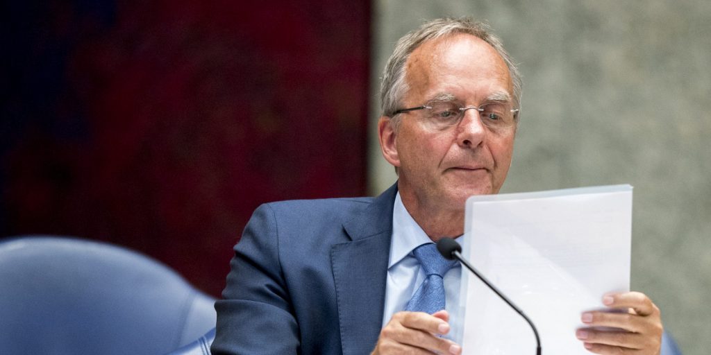 Henk Kamp.