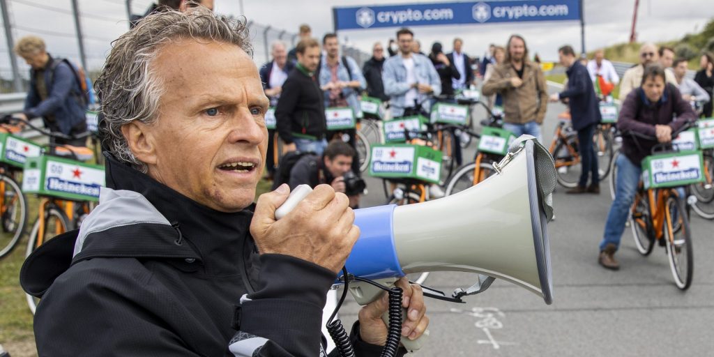 Jan Lammers voorafgaand aan een fietstocht over het vernieuwde circuit in Zandvoort.