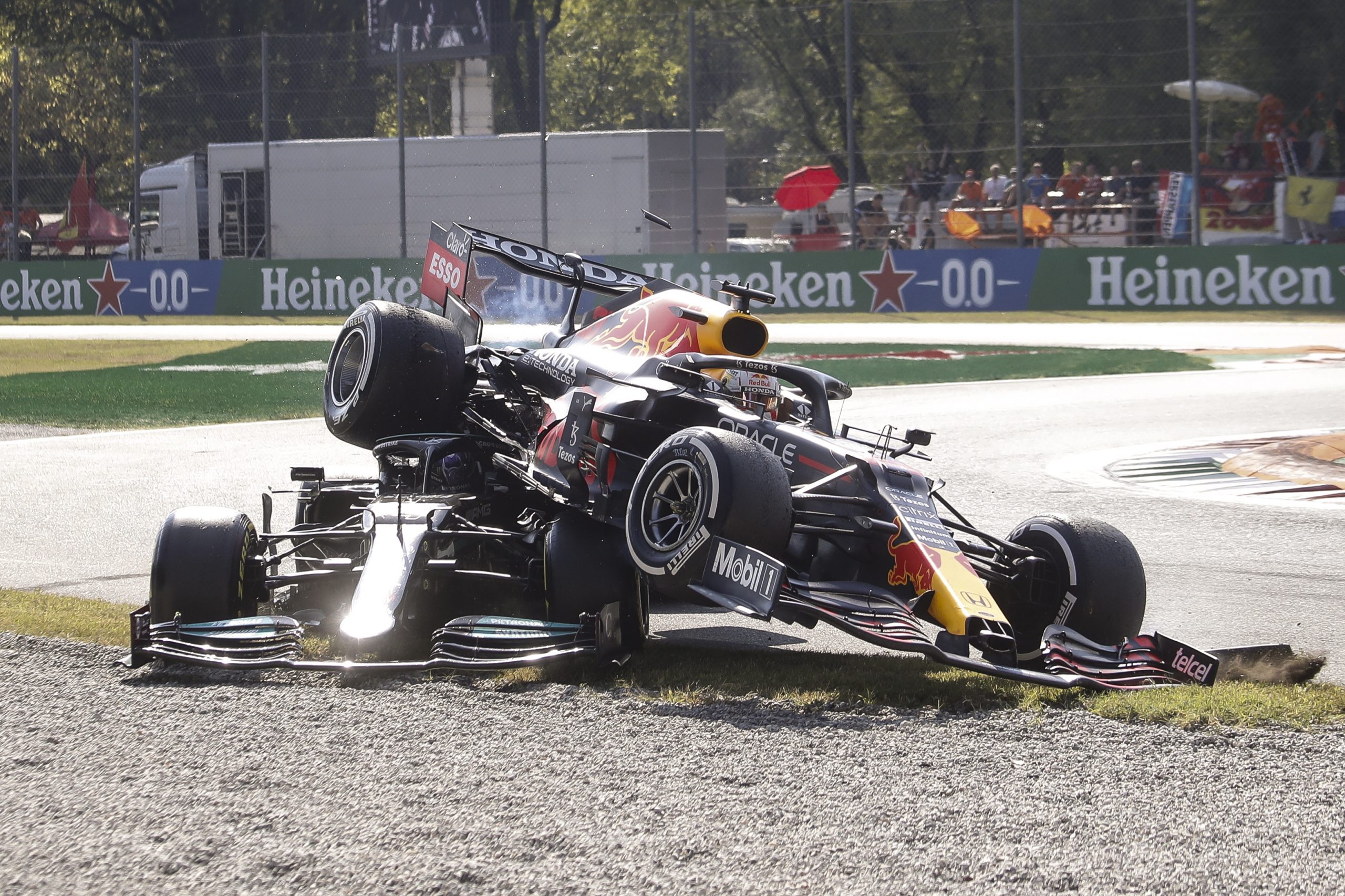 Max Verstappen en Lewis Hamilton kwamen op Monza opnieuw in botsing. Foto: EPA/Matteo Bazzi