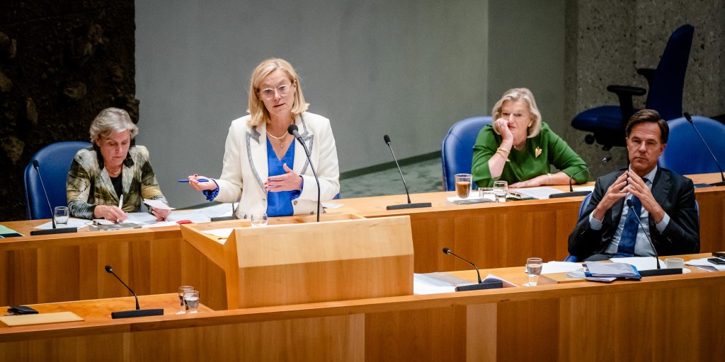 Demissionair Minister Sigrid Kaag van Buitenlandse Zaken (D66) tijdens het debat in de Tweede Kamer over de situatie in Afghanistan.