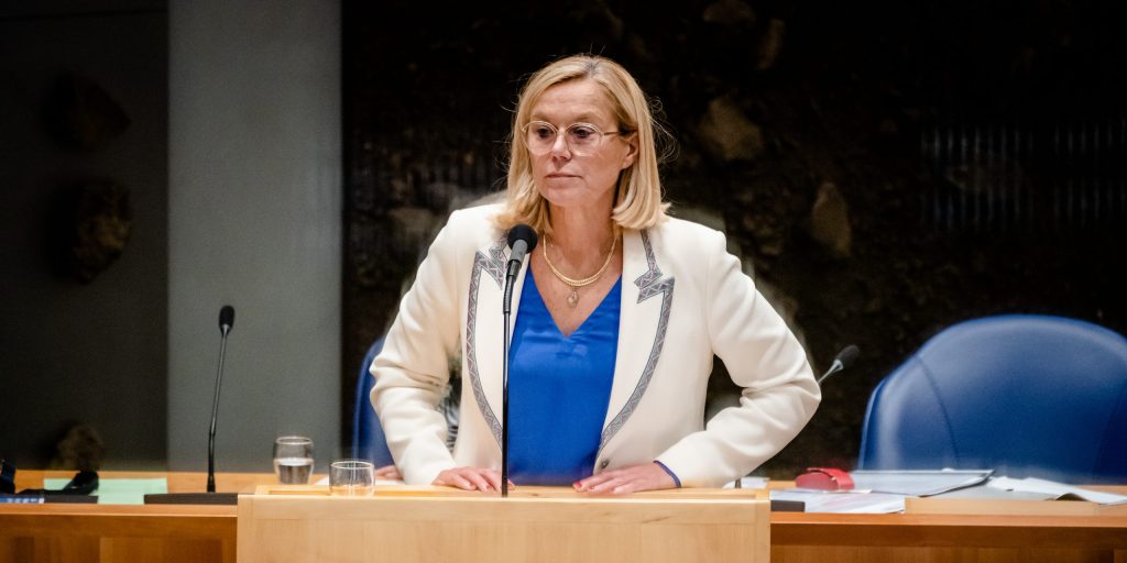 Demissionair Minister Sigrid Kaag van Buitenlandse Zaken (D66) tijdens het debat in de Tweede Kamer over de situatie in Afghanistan.