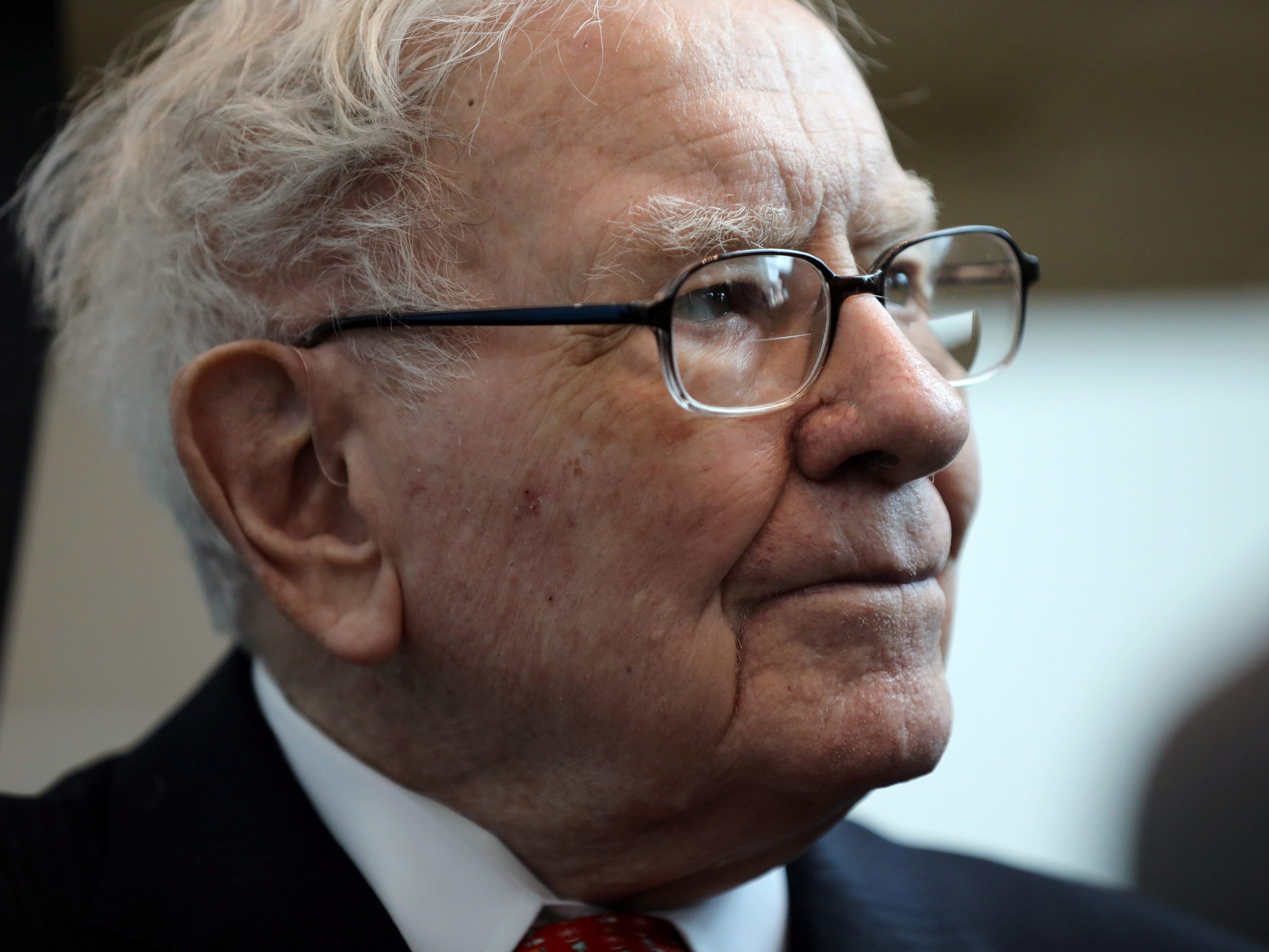 FILE PHOTO: Berkshire Hathaway Chairman Warren Buffett seen at the annual Berkshire shareholder shopping day in Omaha, Nebraska, U.S., May 3, 2019.   REUTERS/Scott Morgan