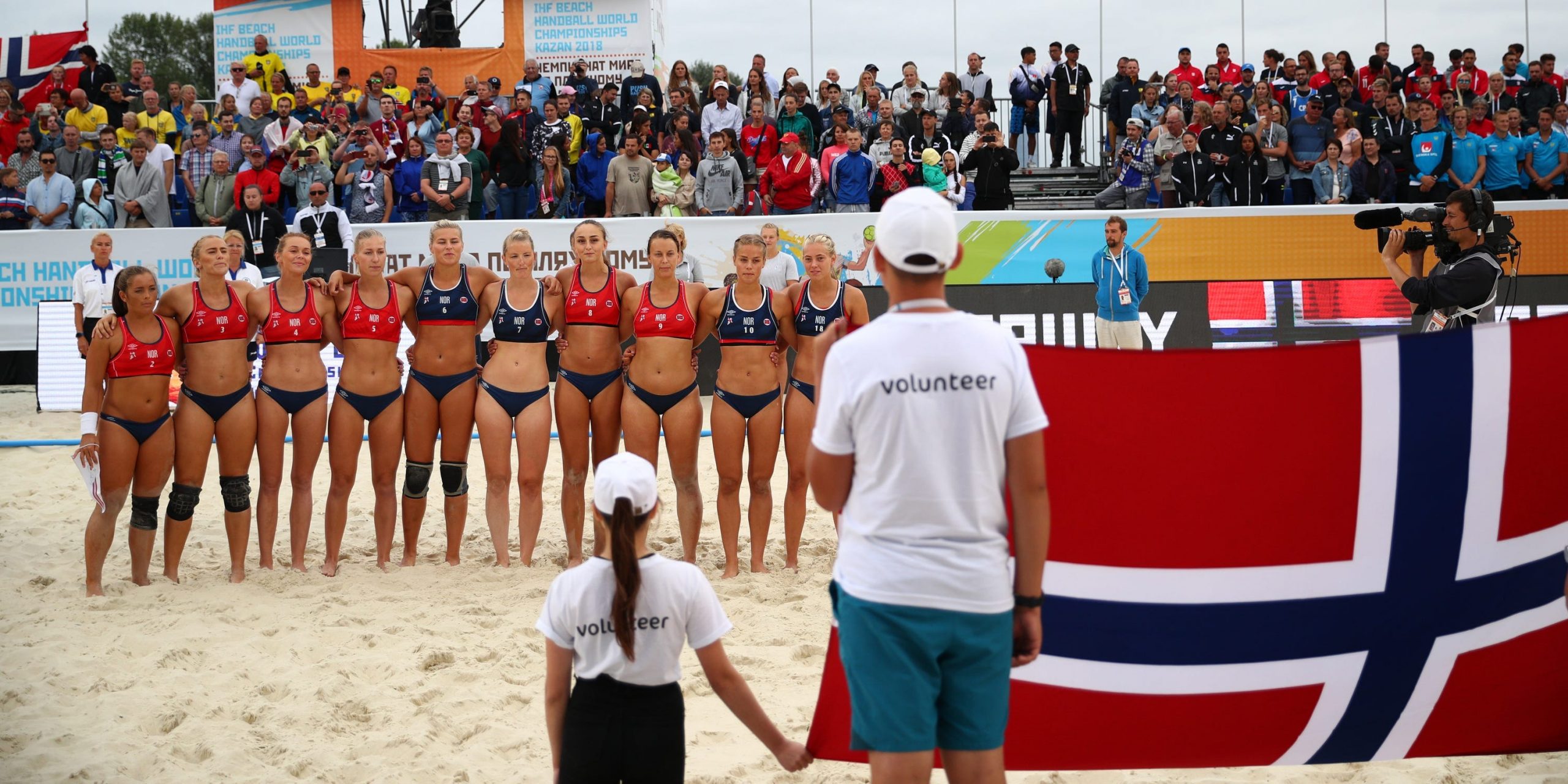 Norway team line up during 2018 Women's Beach Handball World Cup final against Greece.