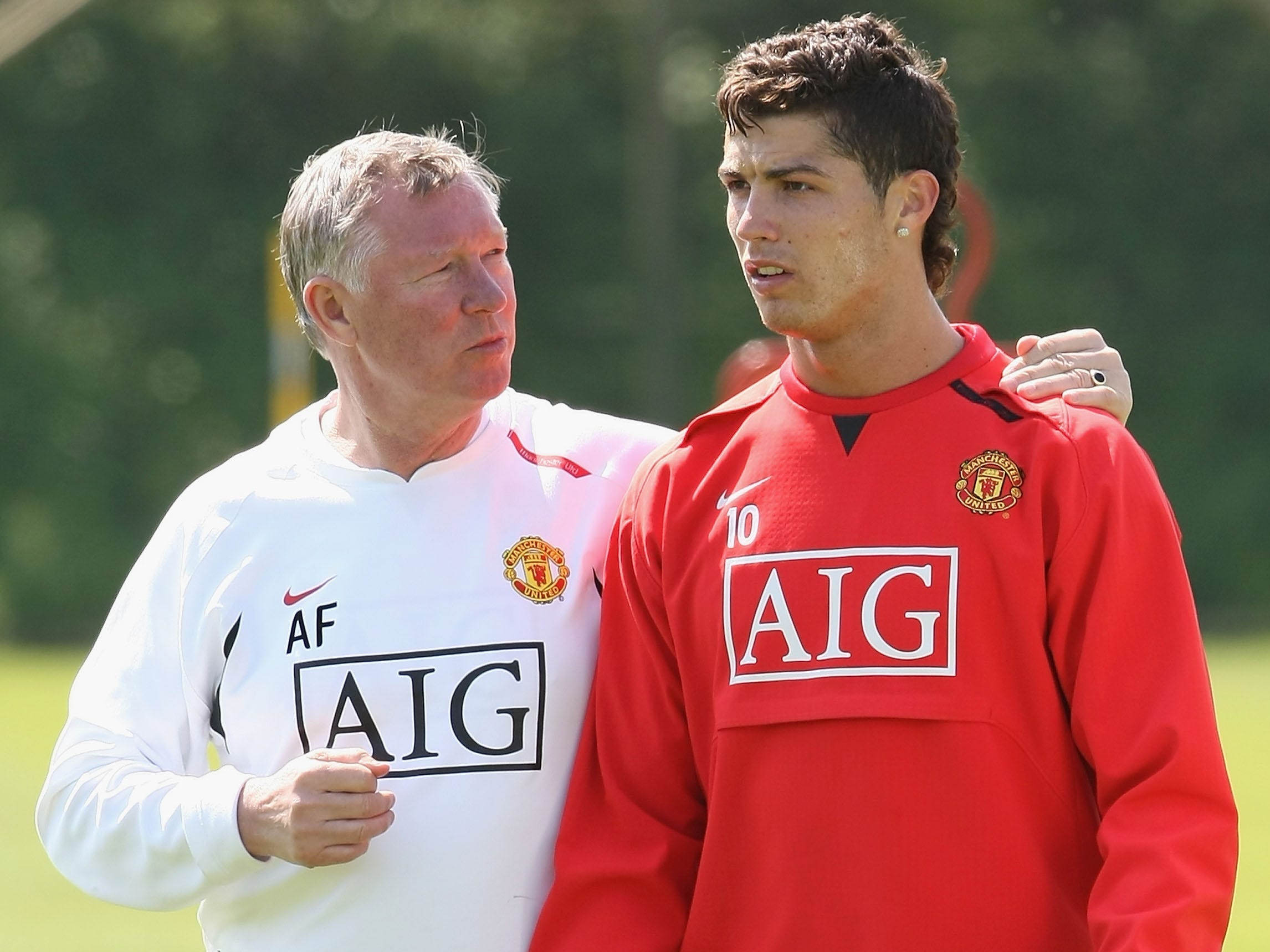 Sir Alex Ferguson speaks to Cristiano Ronaldo