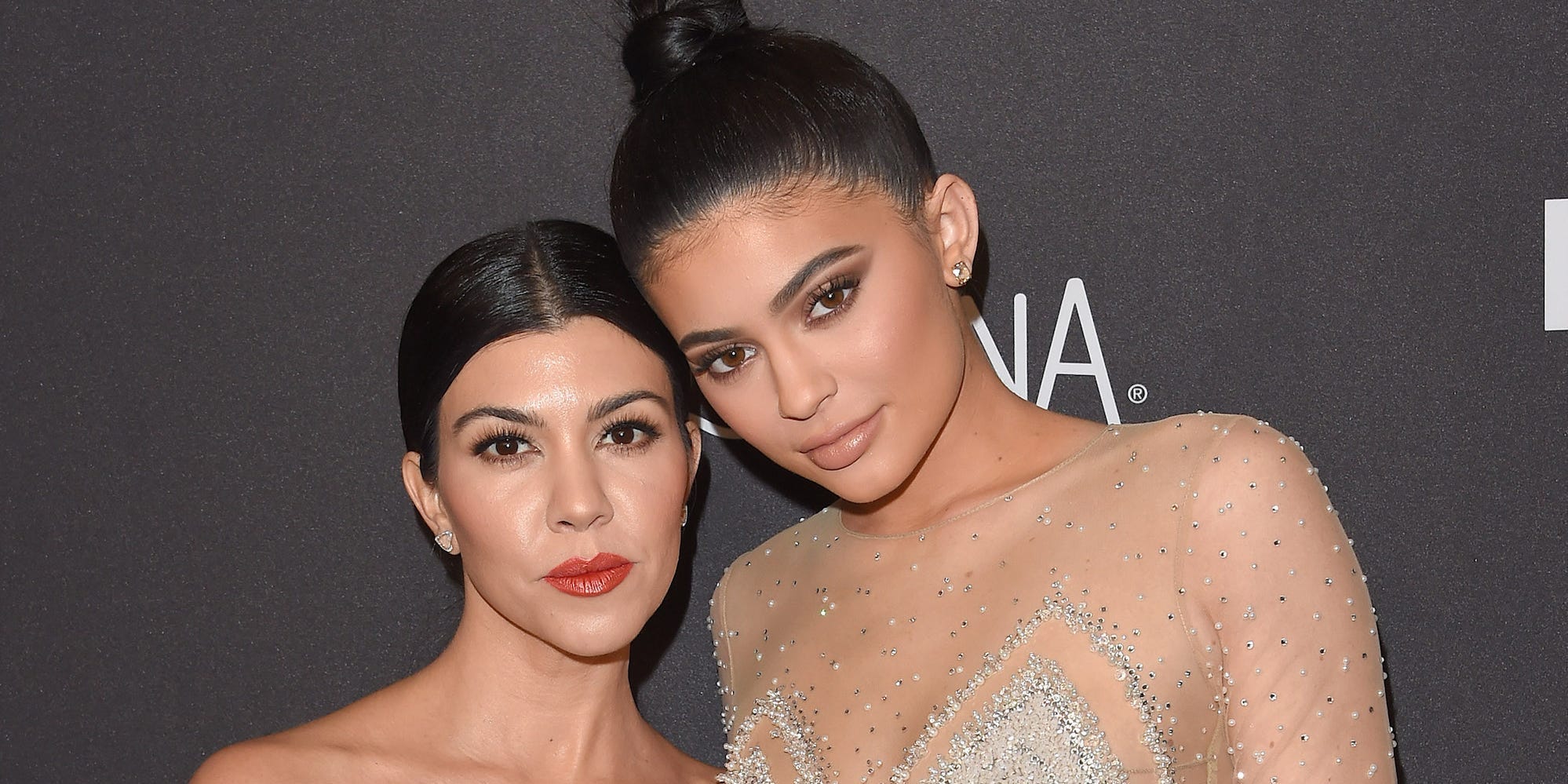 Kourtney Kardashian and Kylie Jenner at 2016 golden globes