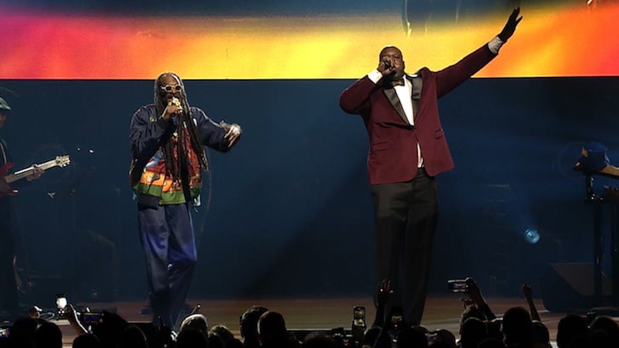 Snoop Dogg and Shaquille O’Neal on stage