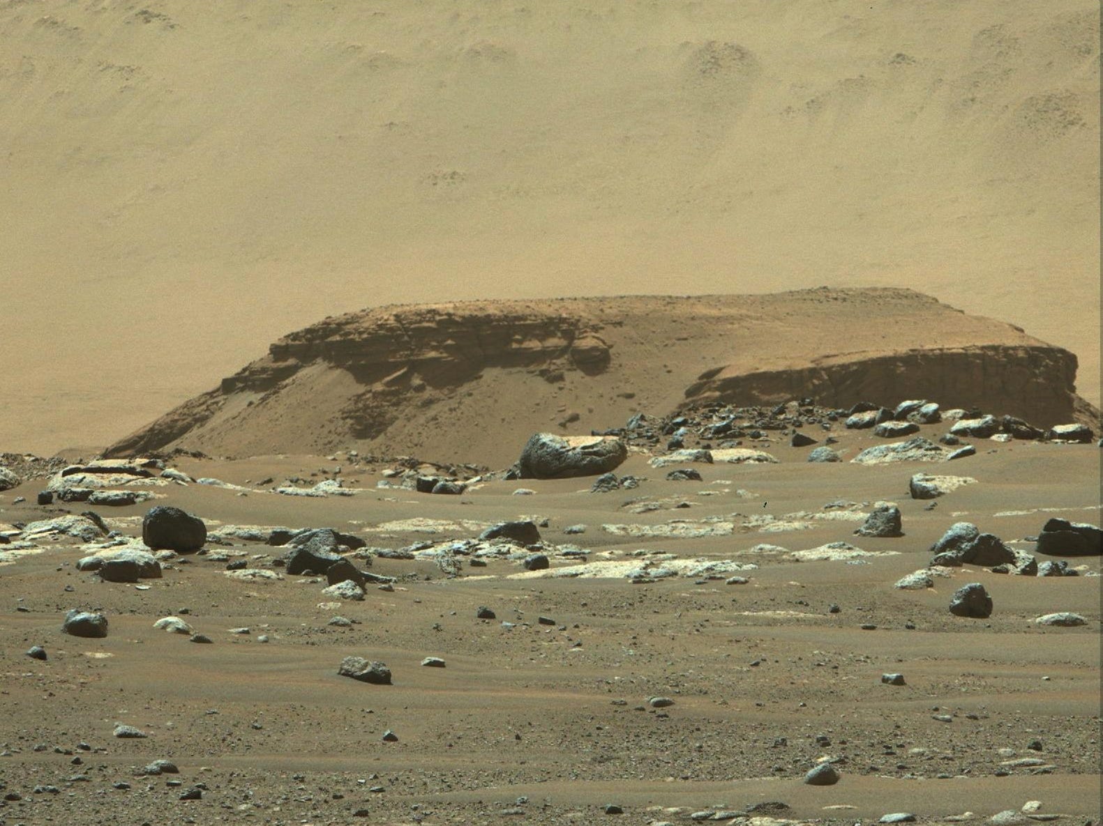 mars outcropping dusty rock mesa