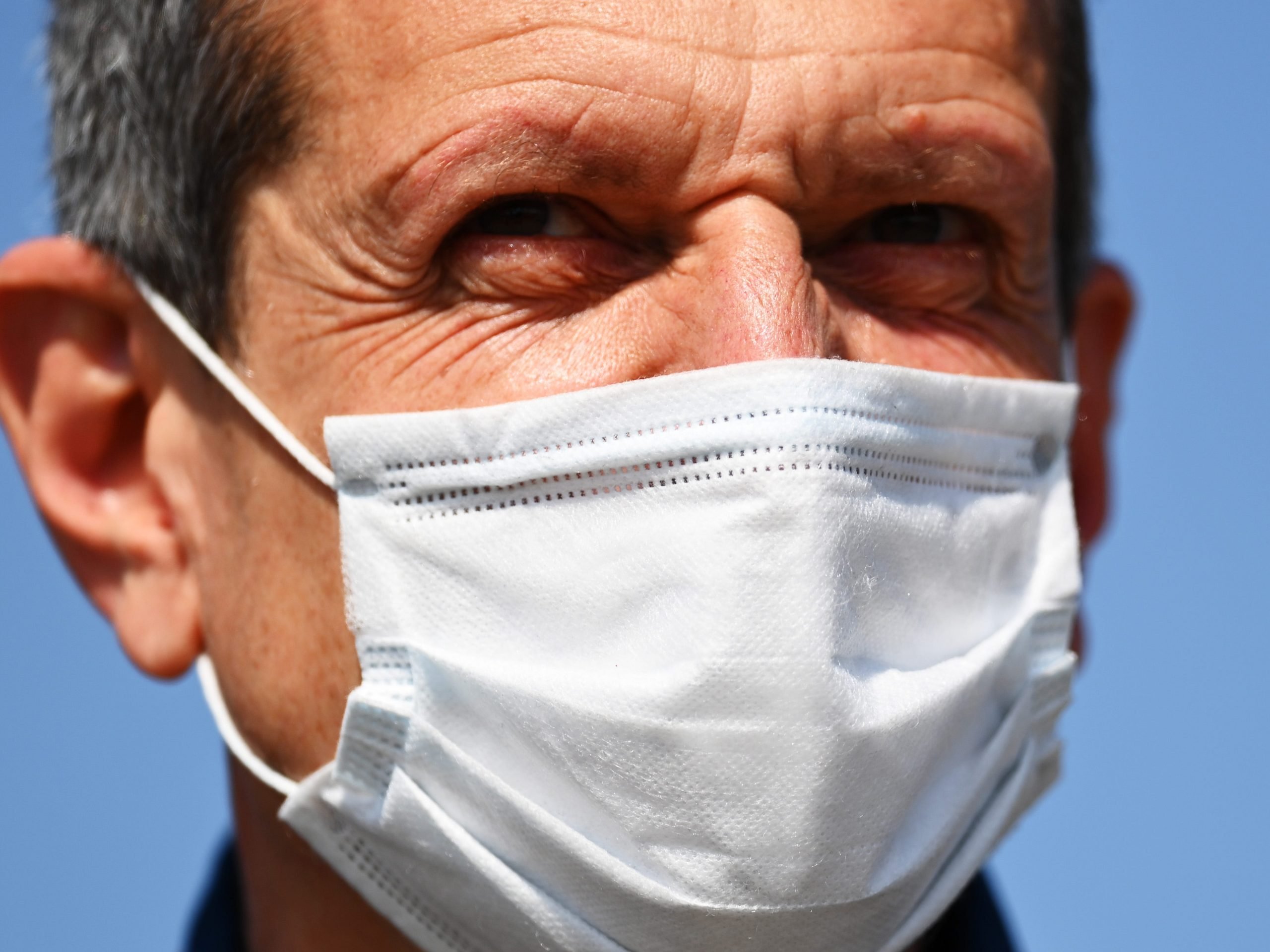 Guenther Steiner wearing a mask