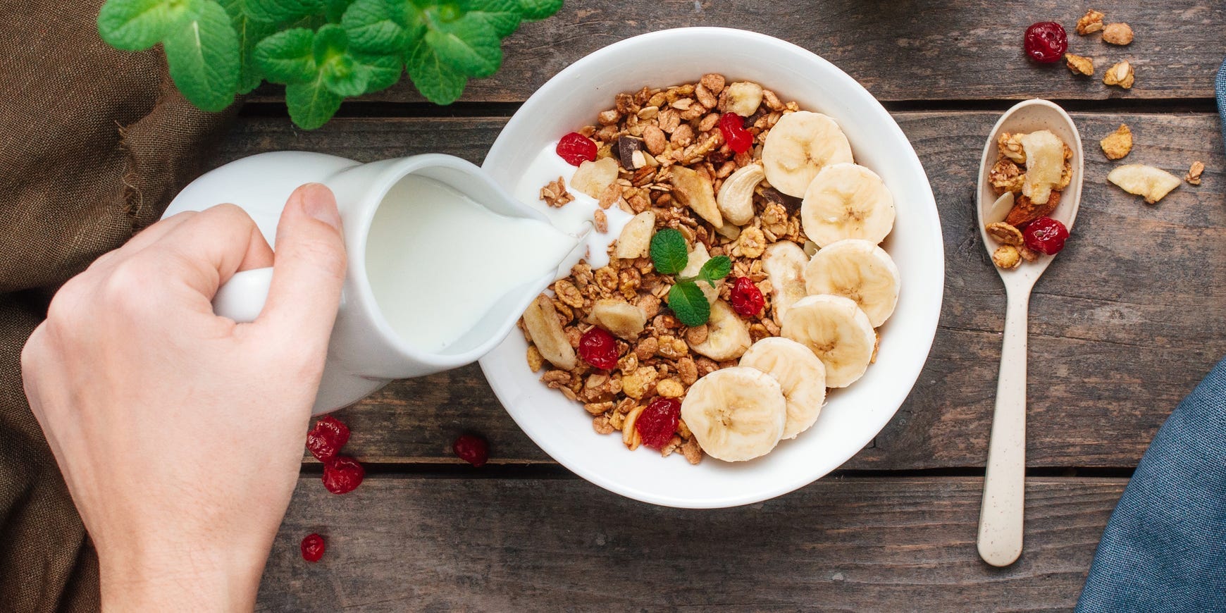 healthy cereal with milk and banana