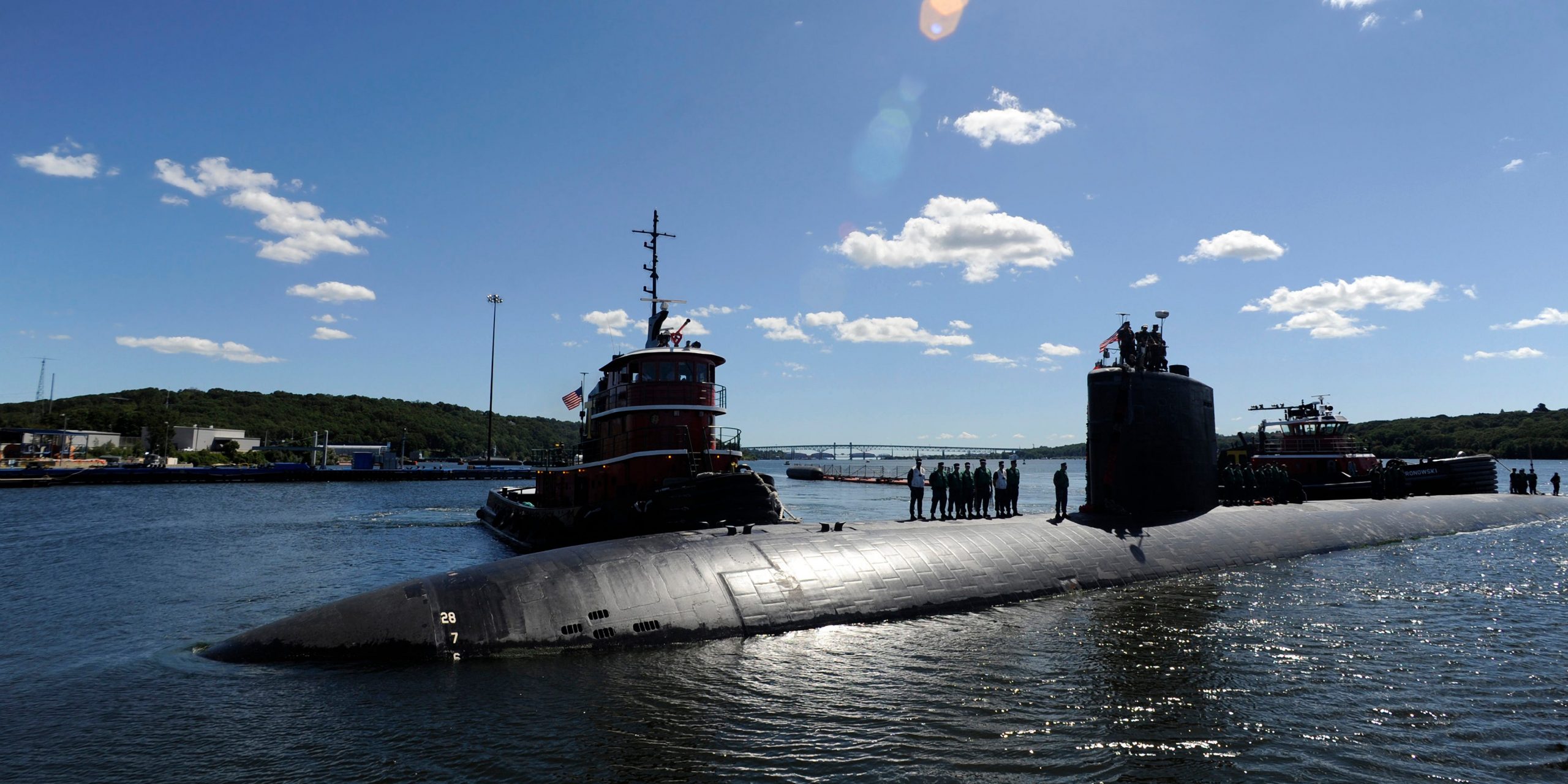 The Los Angeles-class submarine USS Annapolis (SSN 760) pulls into Submarine Base New London in Groton, Connecticut, after returning from a scheduled six-month deployment.