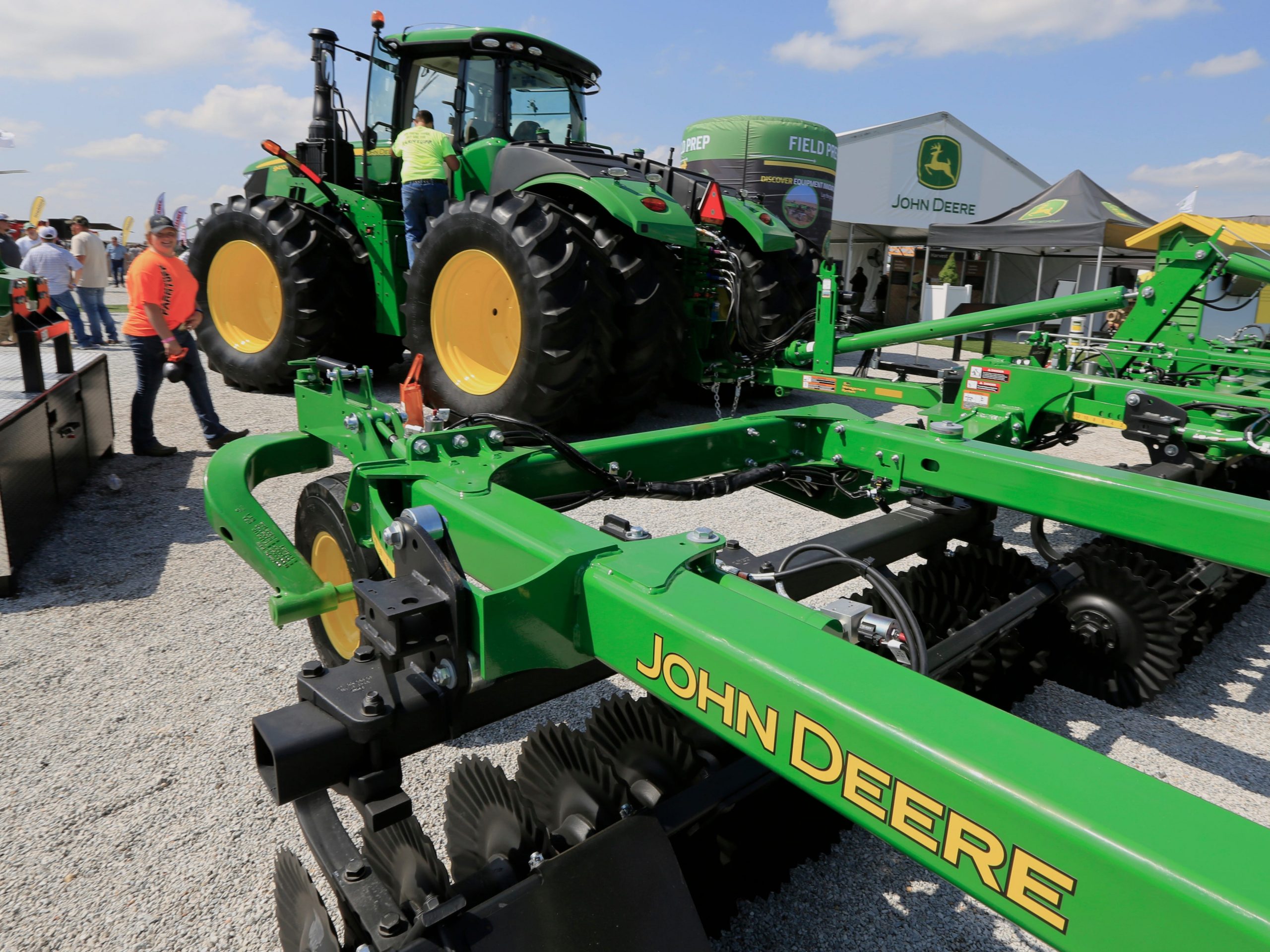 10,000 John Deere workers go on strike after contract negotiations fall
