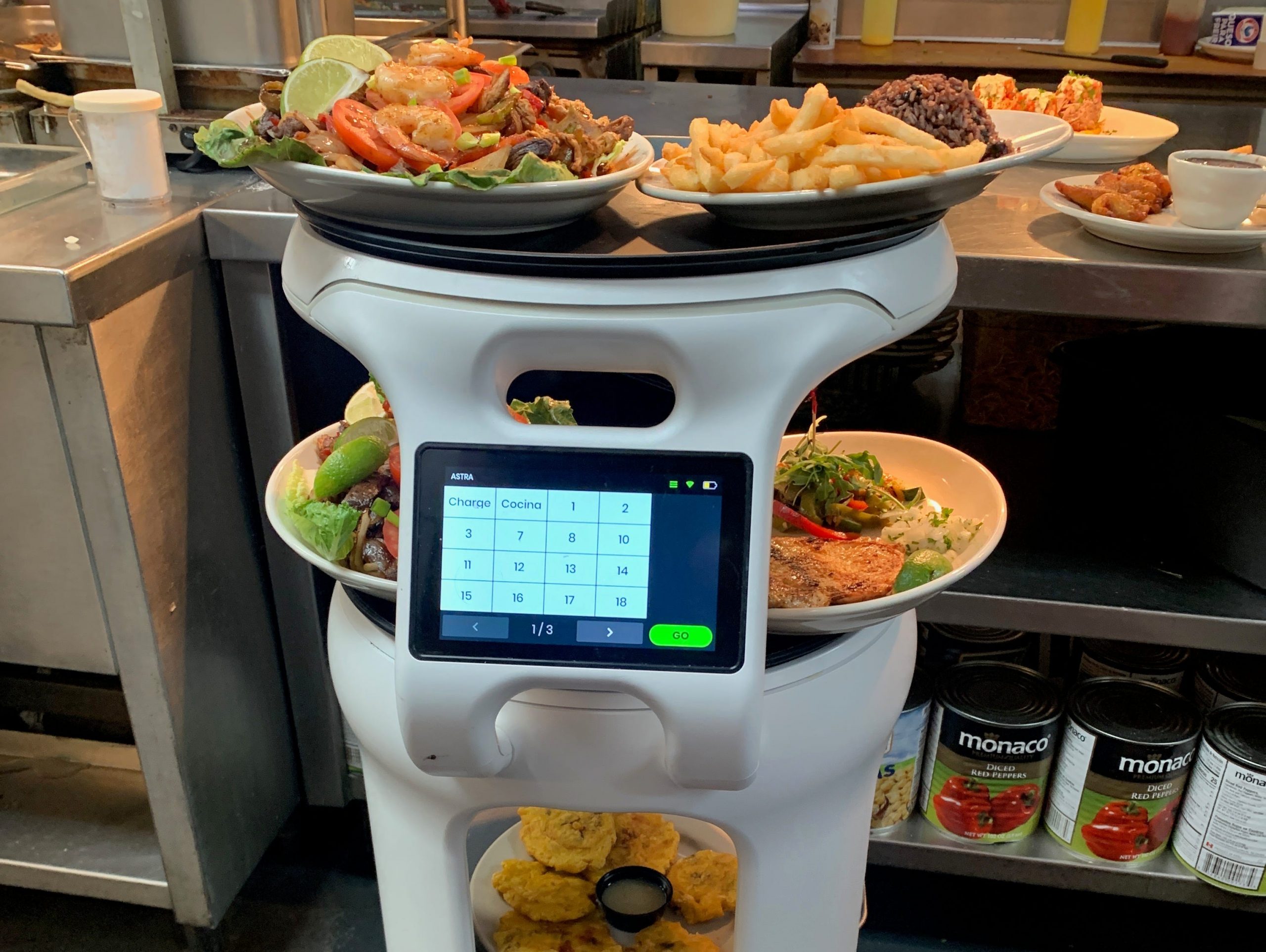 Servi robot in Sergio's Restaurant