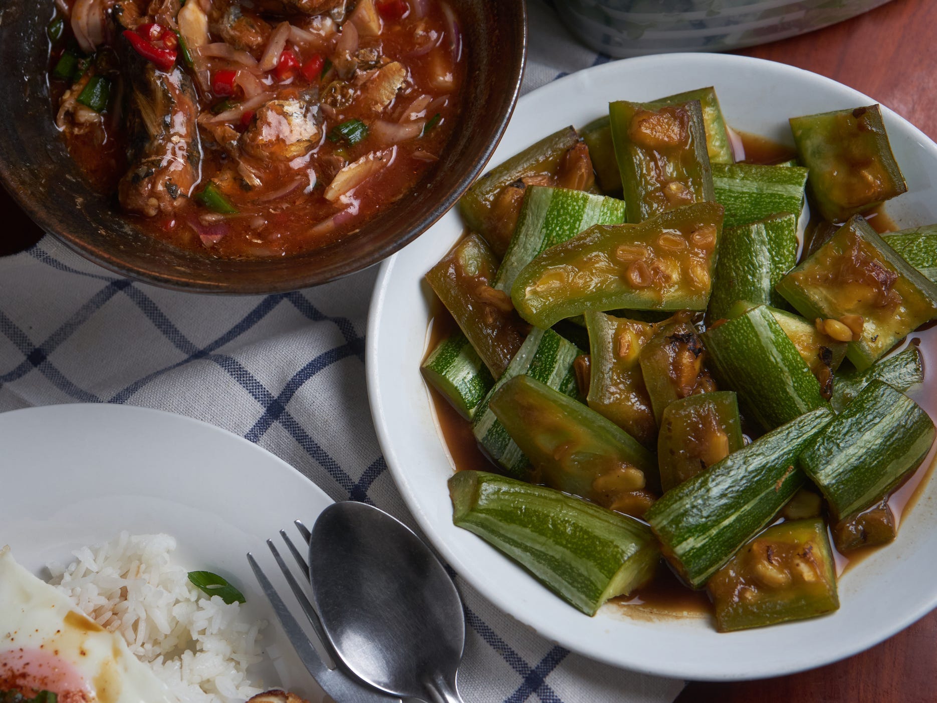 Stir-fried luffa squash