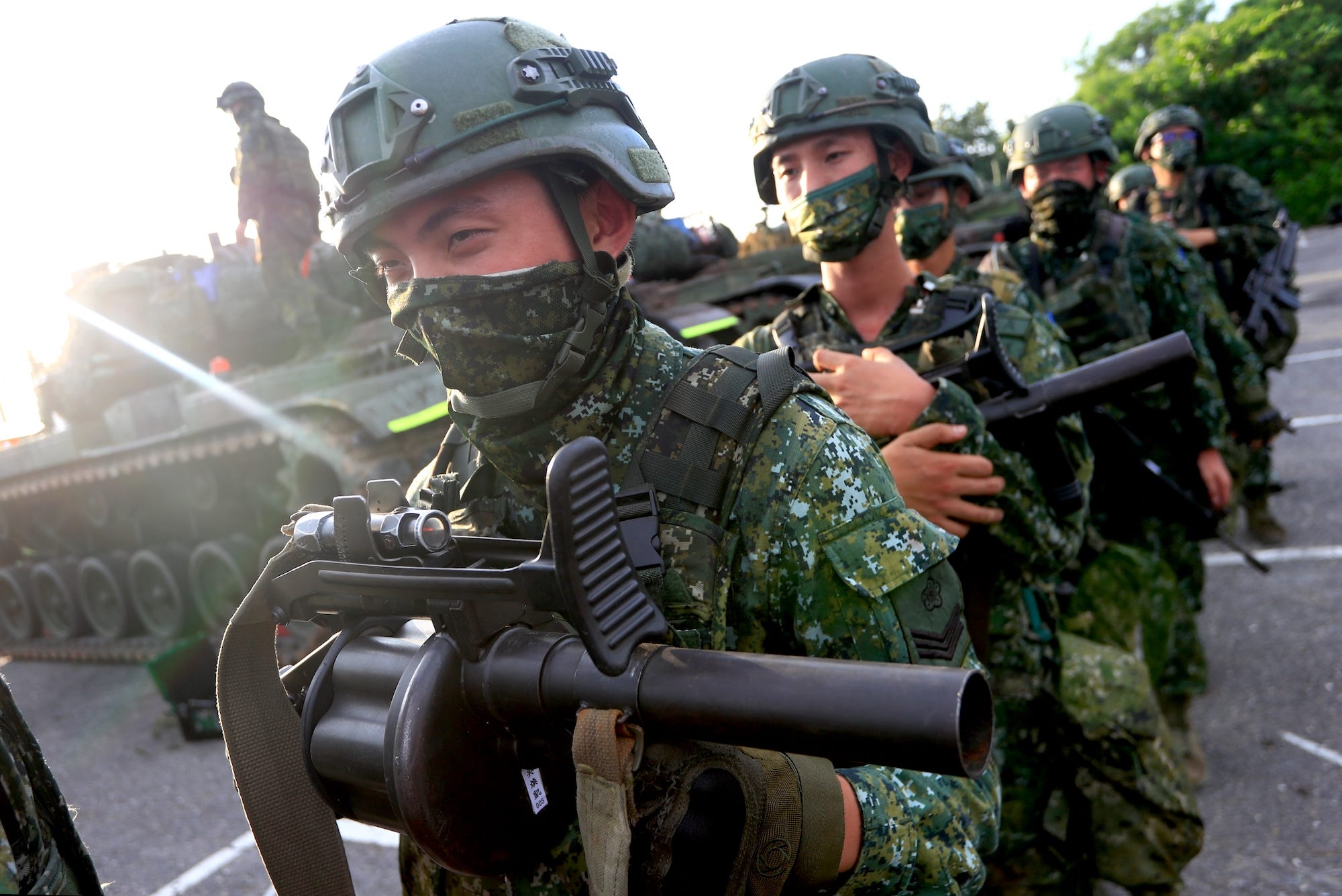 Taiwan soldiers with grenade launchers