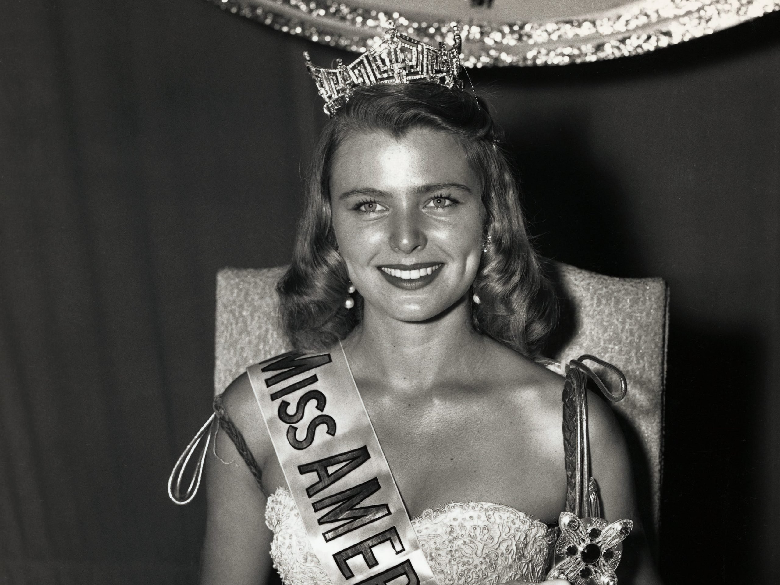 Marilyn Van Derbur as Miss America