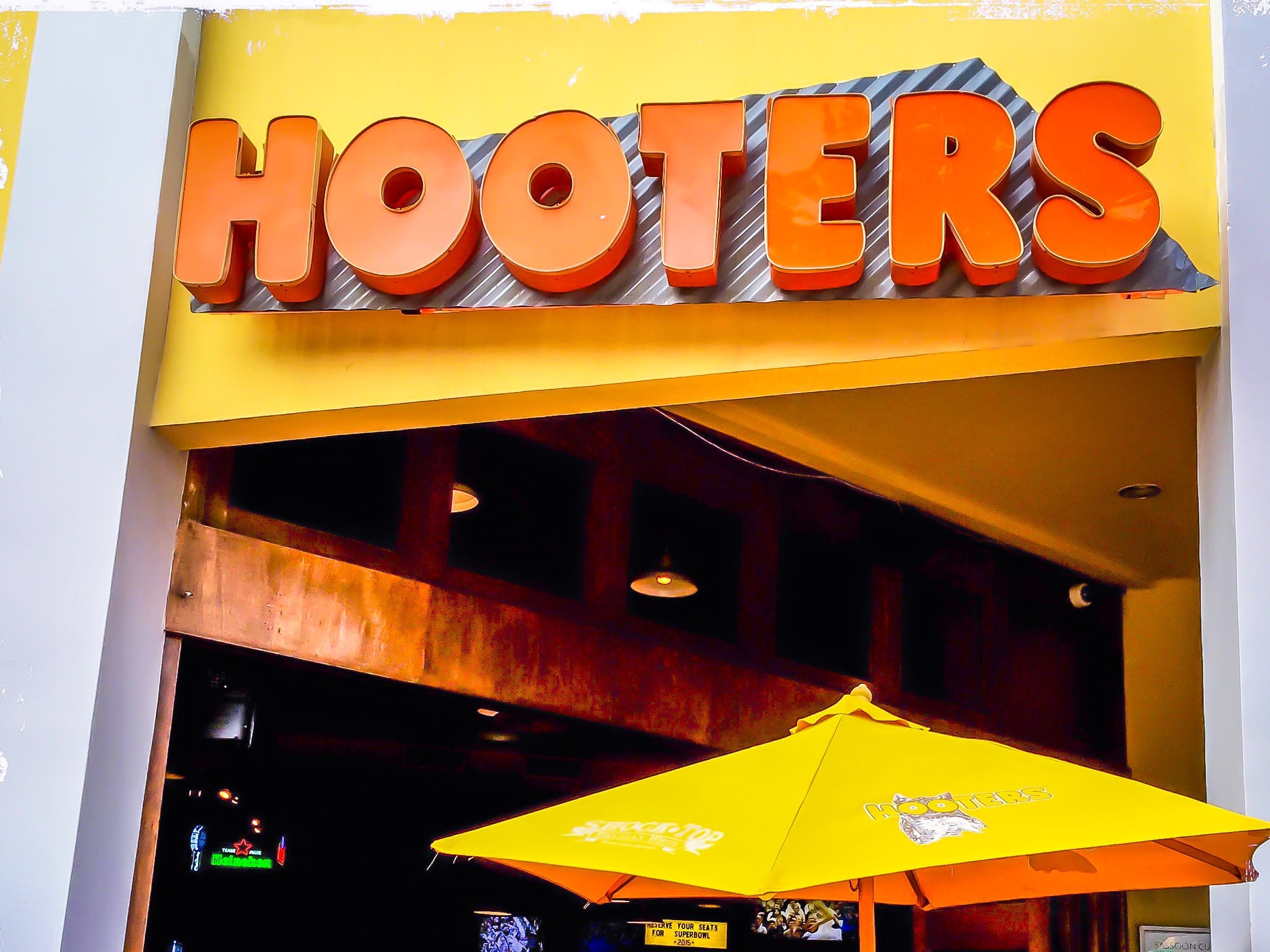 hooters