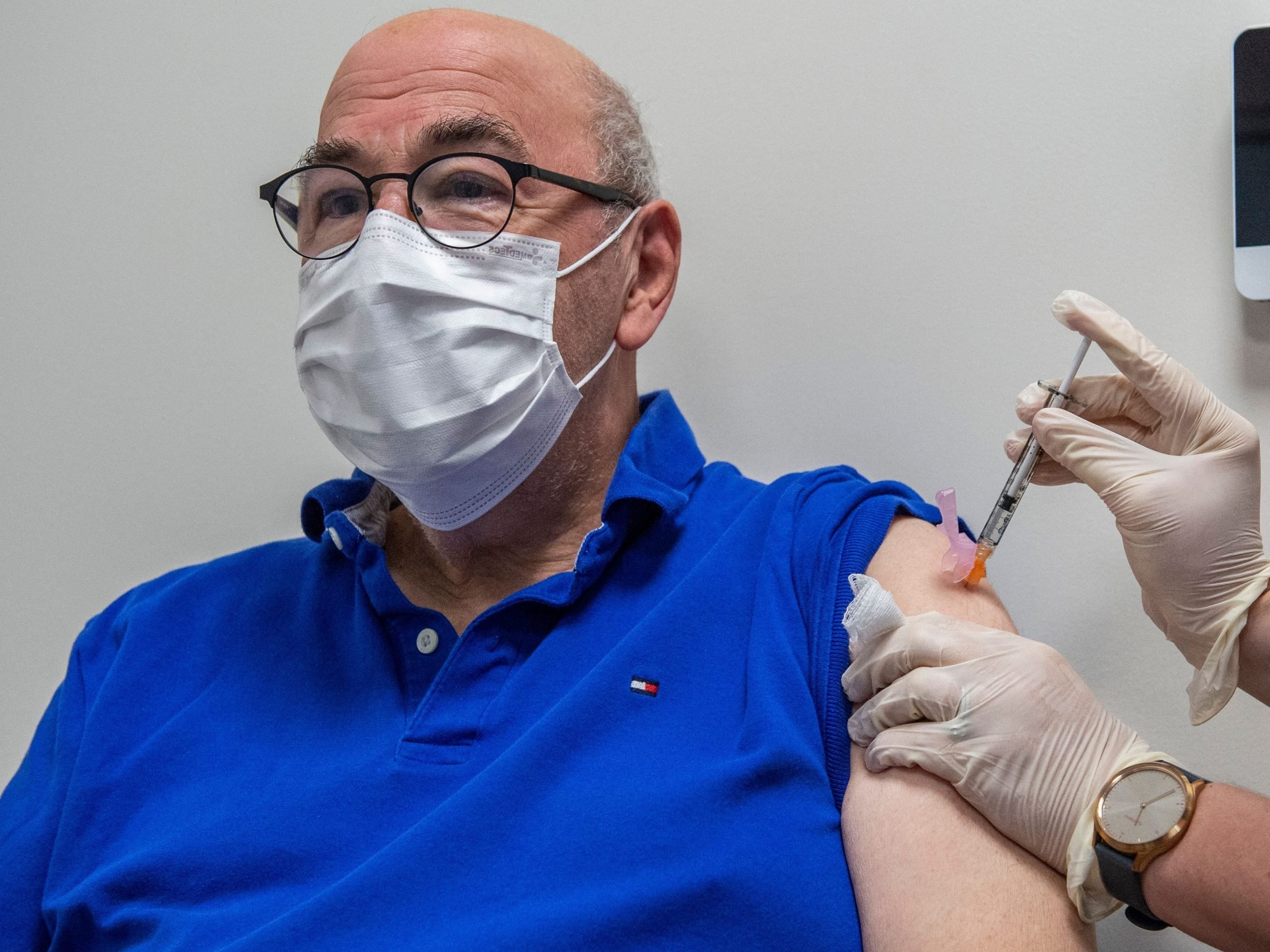 Nurse Samantha Reidy gives Alan Kramer, 74, a cancer patient, his Pfizer-BioNTech Covid-19 booster shot at Hartford Hospital in Hartford, Connecticut on August 24, 2021.