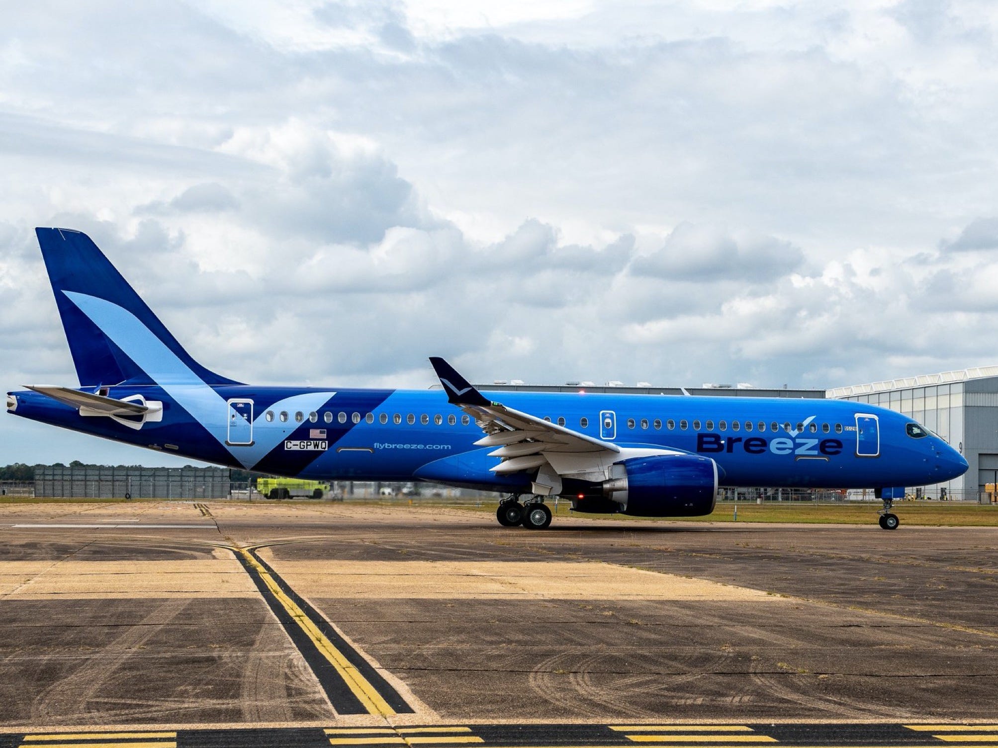 Breeze Airways Airbus A220-300