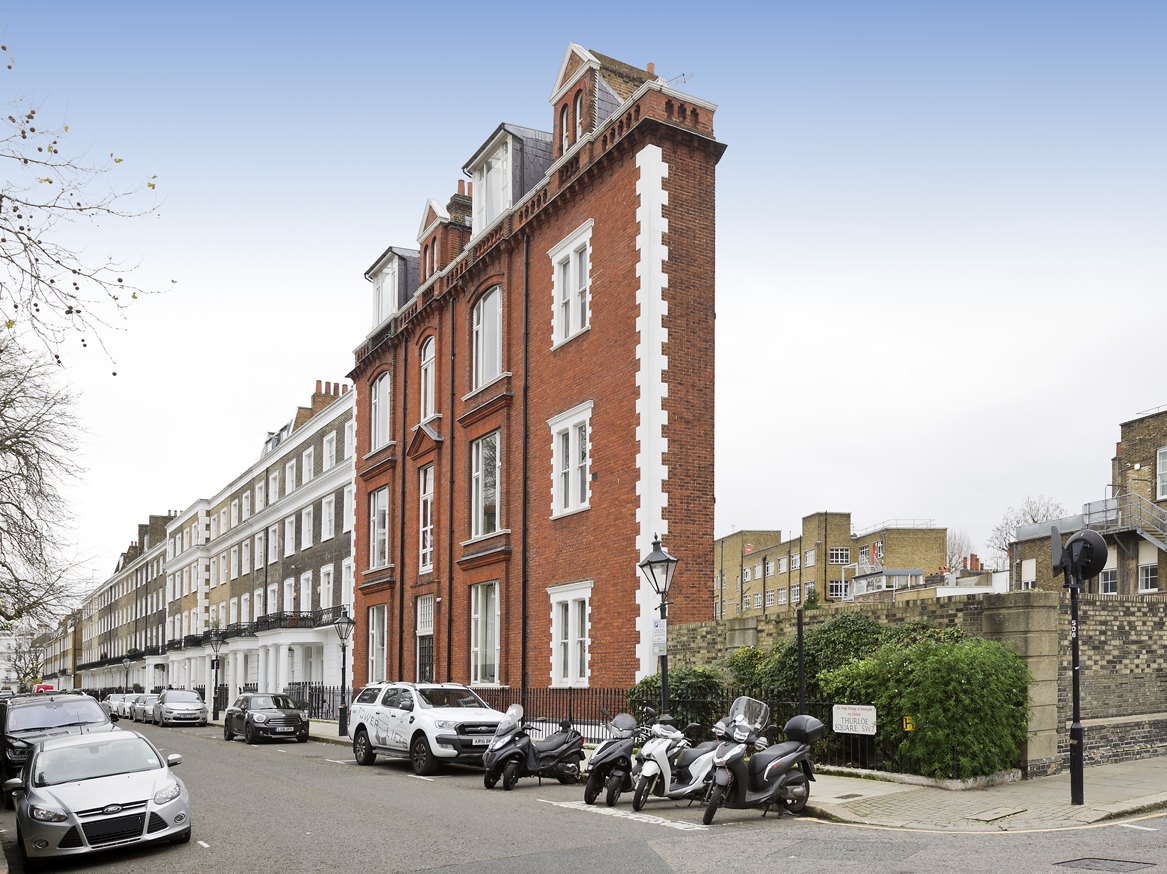 London's "thinnest" house