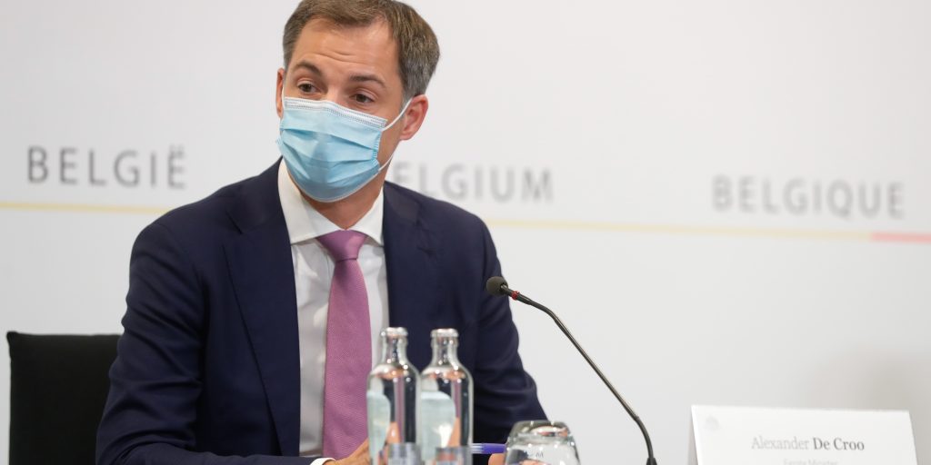 De Belgische premier Alexander De Croo dinsdag tijdens een persconferentie in Brussel over coronamaatregelen.