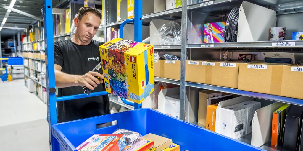 Werk in een distributiecentrum