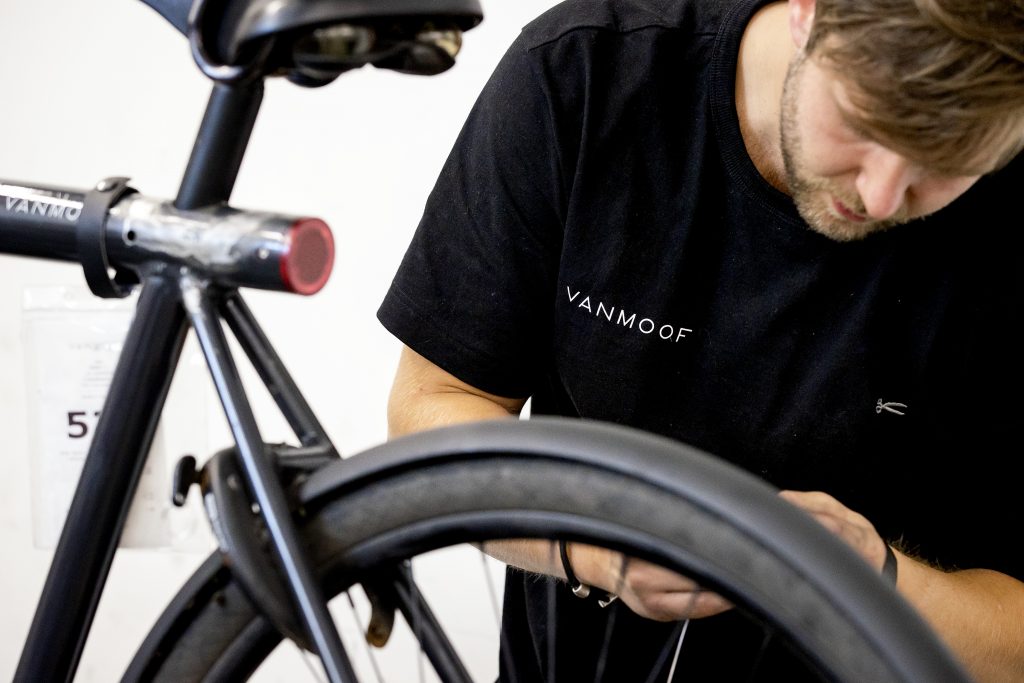 E-bikemaker VanMoof haalde 128 miljoen dollar op in september.