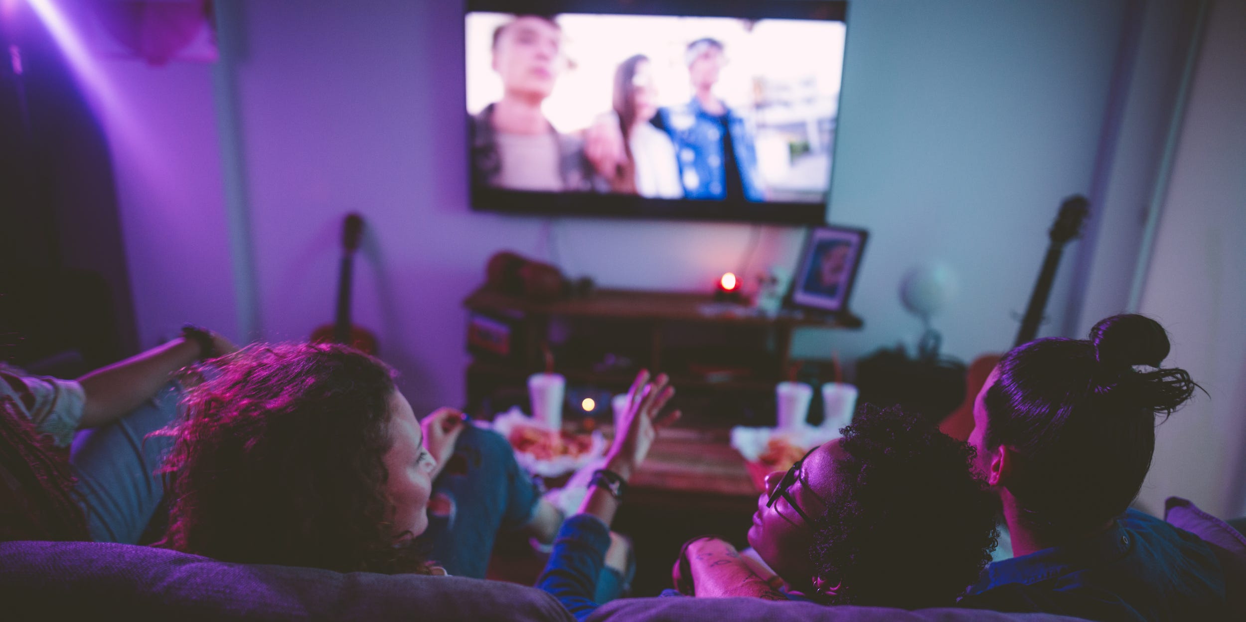 friends watching tv streaming at home