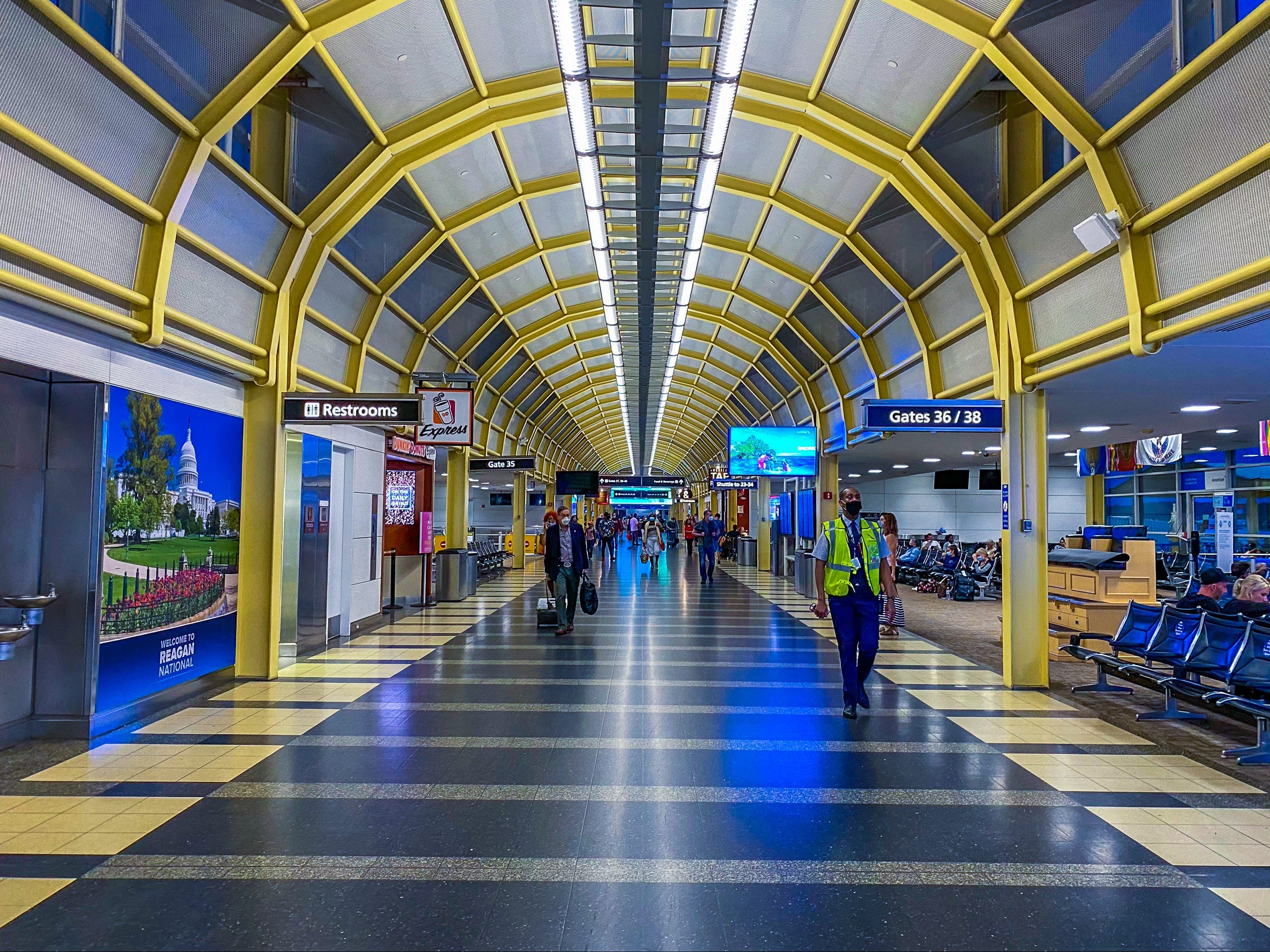 Concourse C at Washington's Ronald Reagan National Airport - Priority Pass Restaurant