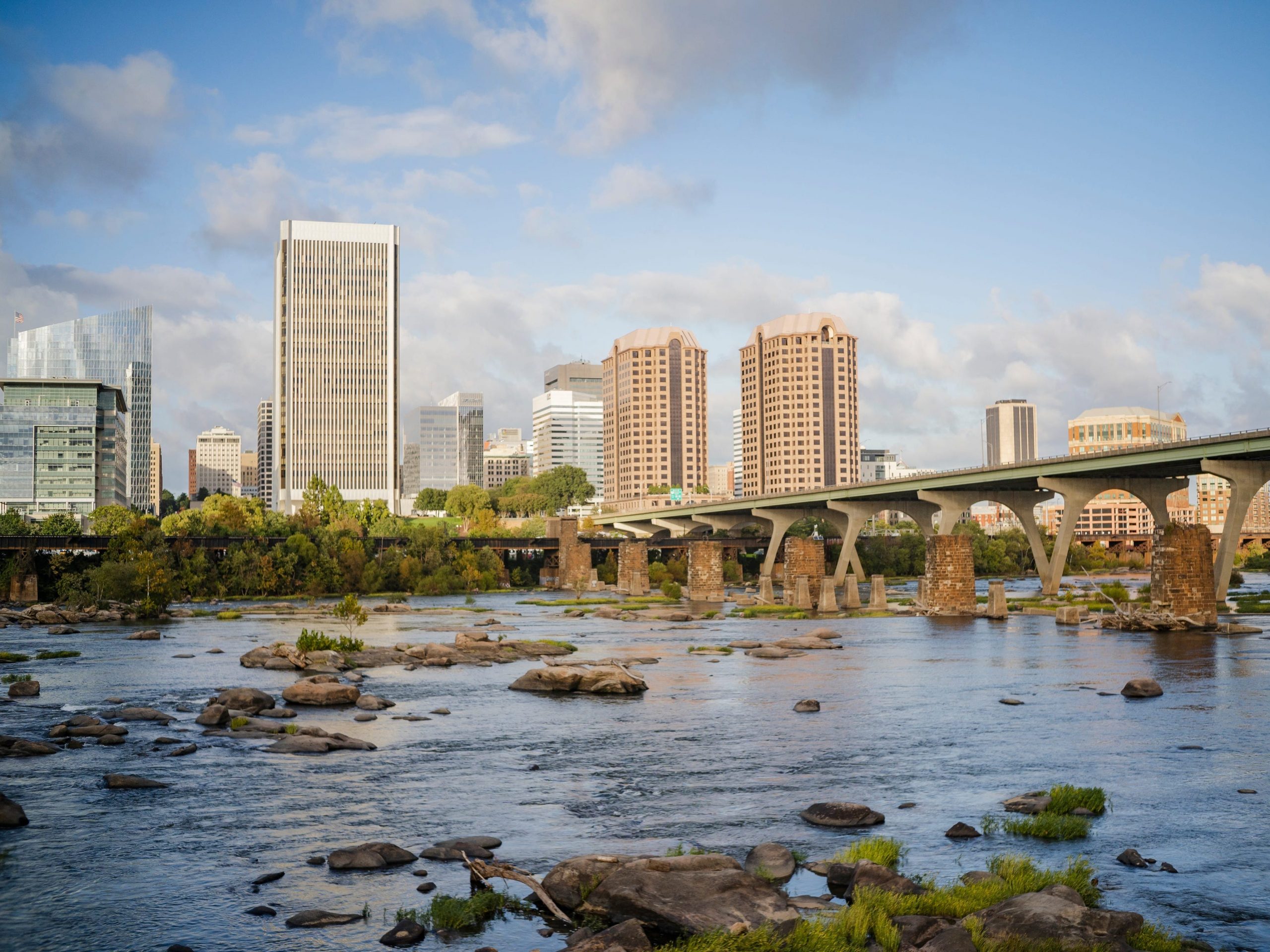 A look at the city skyline of Richmond, Virginia, over the water.