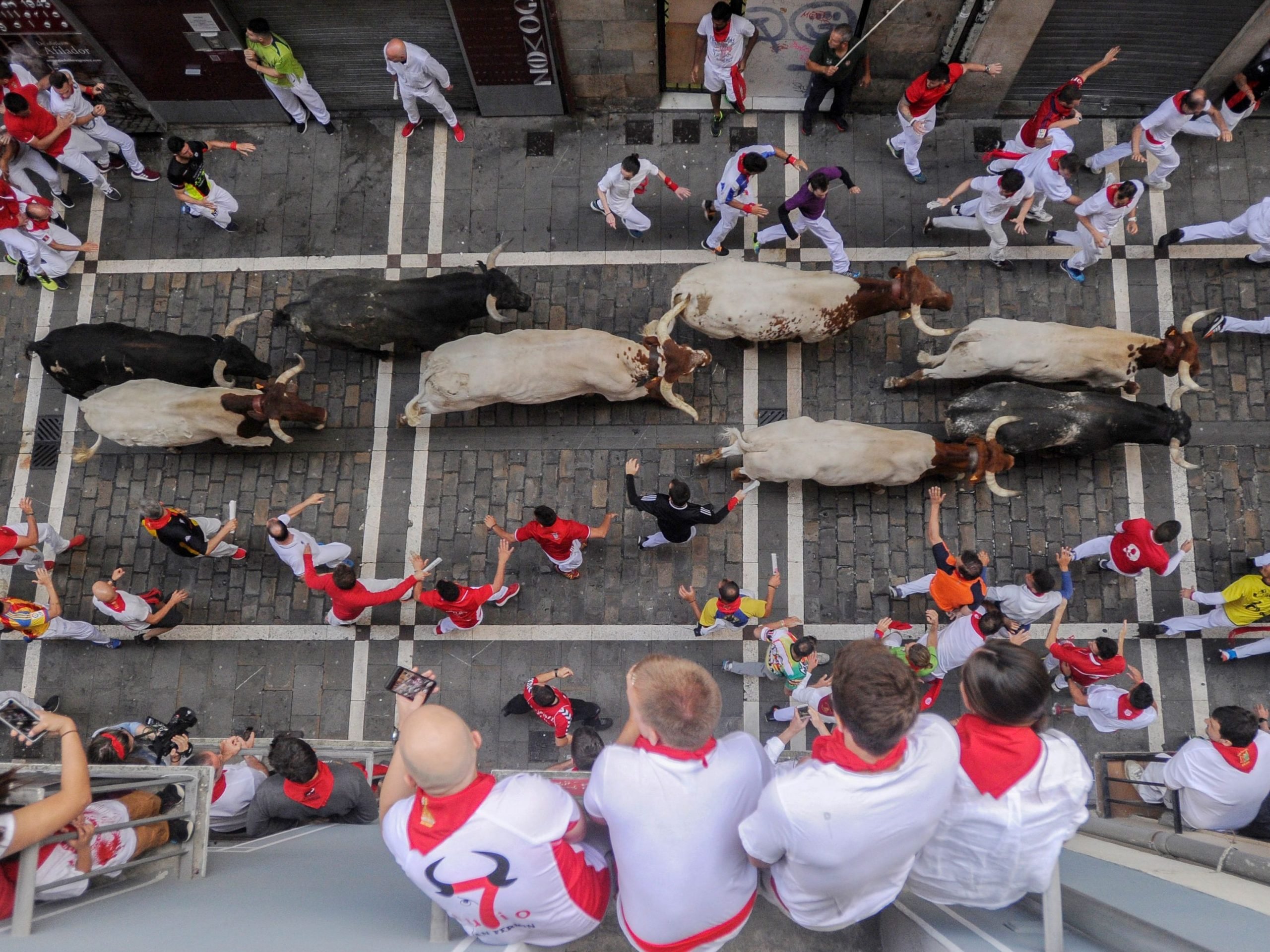 pamplona spain bull run