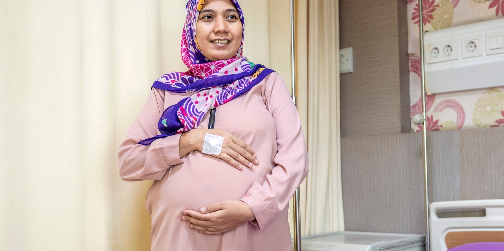 pregnant woman in hijab