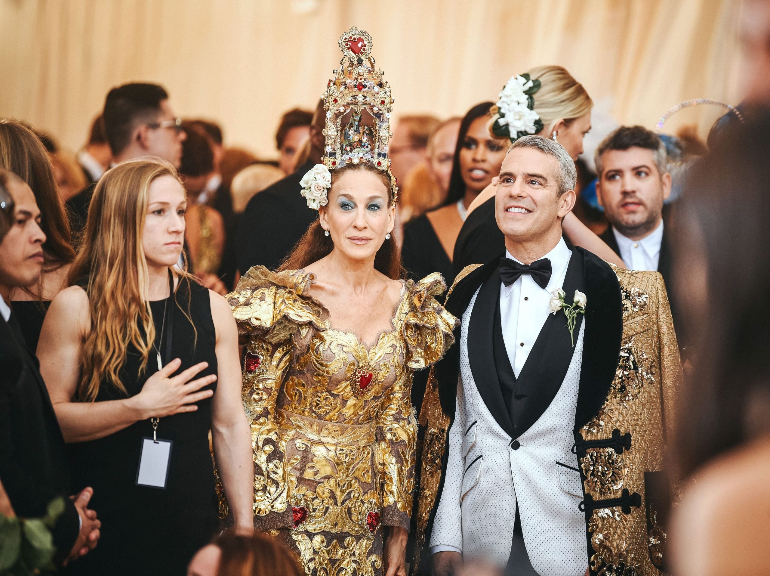 Sarah Jessica Parker and Andy Cohen attend the Heavenly Bodies: Fashion & The Catholic Imagination Costume Institute Gala at The Metropolitan Museum of Art on May 7, 2018 in New York City.