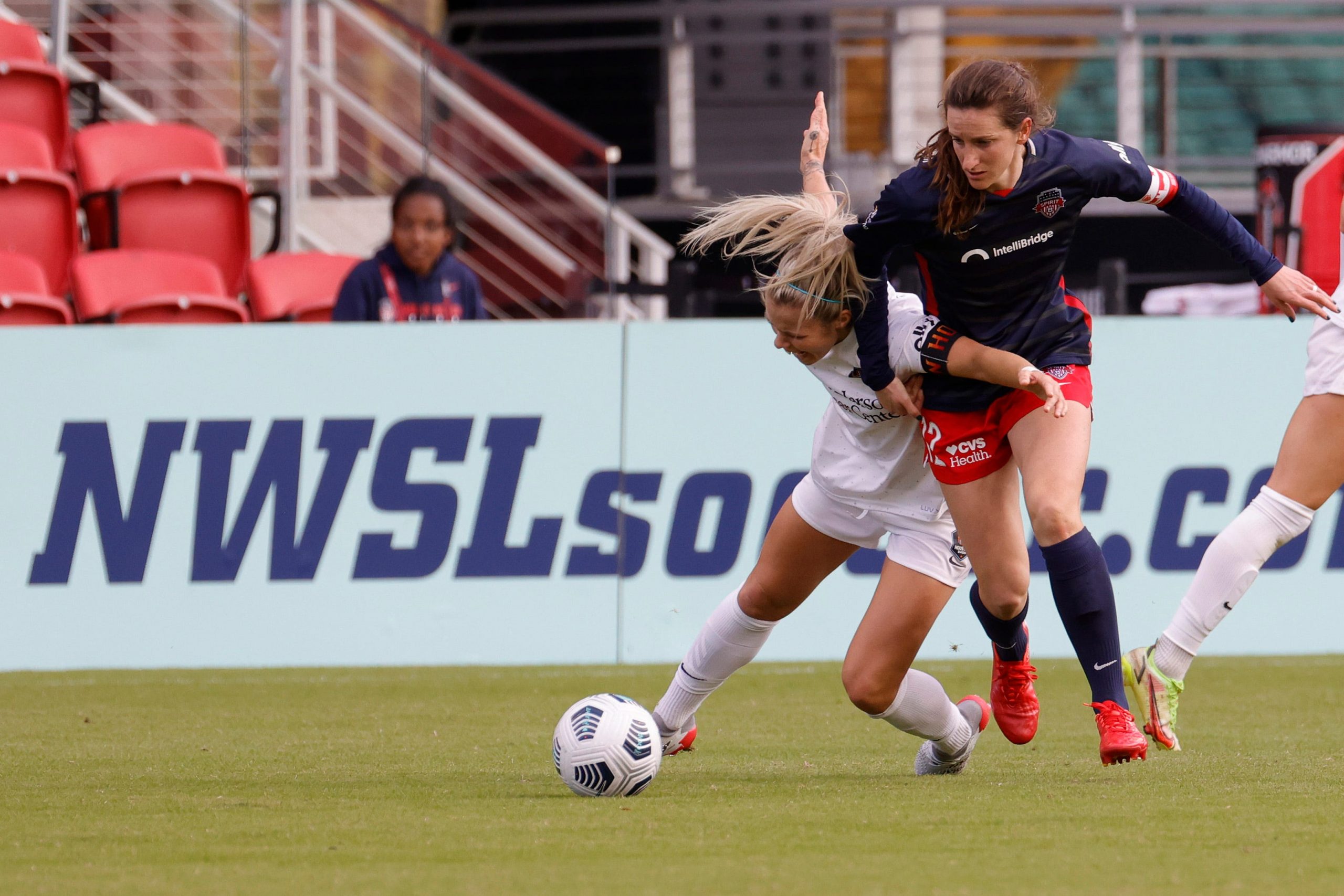 Washington Spirit's Andi Sullivan (right) battles Houston Dash's Rachel Daly for a ball.