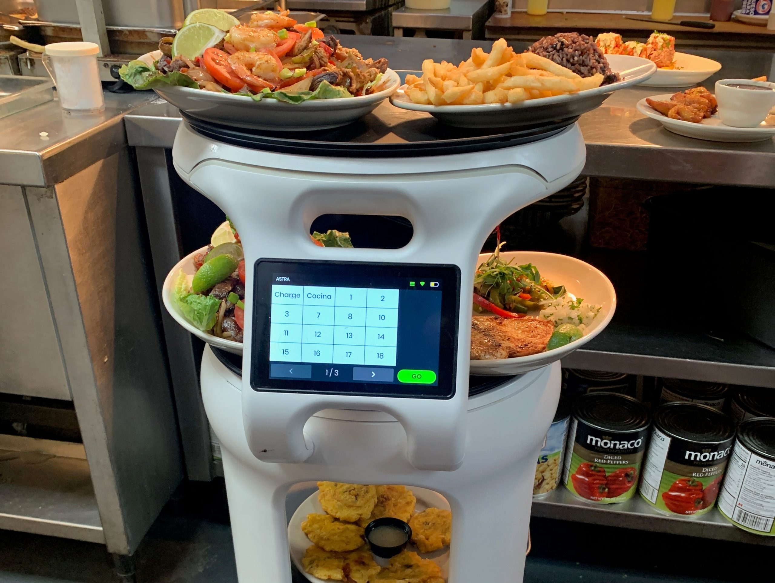 Servi robot in Sergio's Restaurant