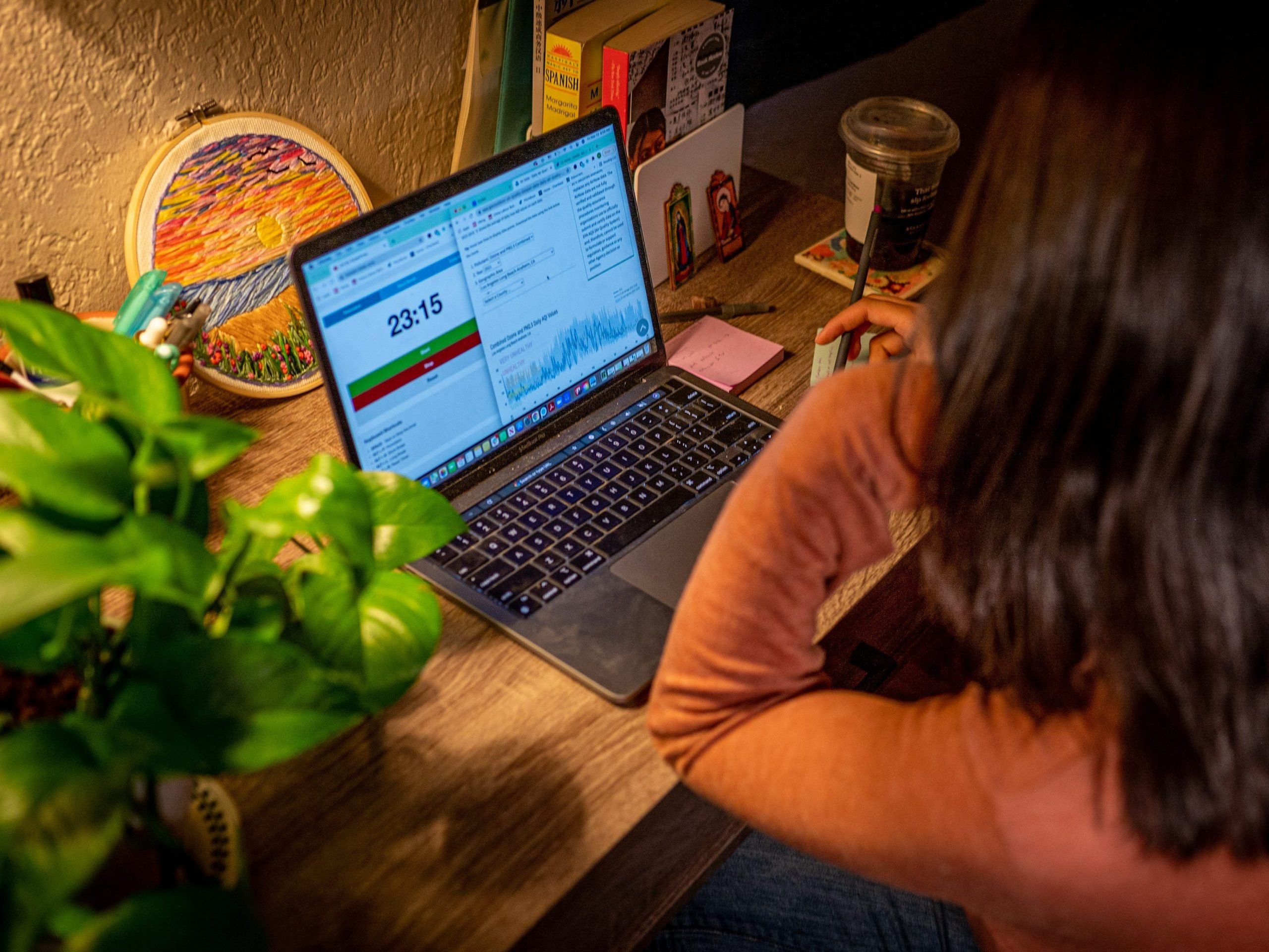 person working, productivity, pomodoro technique, wfh, working from home