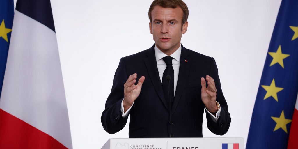 De Franse president Emmanuel Macron op 12 november 2021 tijdens een persconferentie in Parijs.