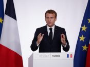 De Franse president Emmanuel Macron op 12 november 2021 tijdens een persconferentie in Parijs.