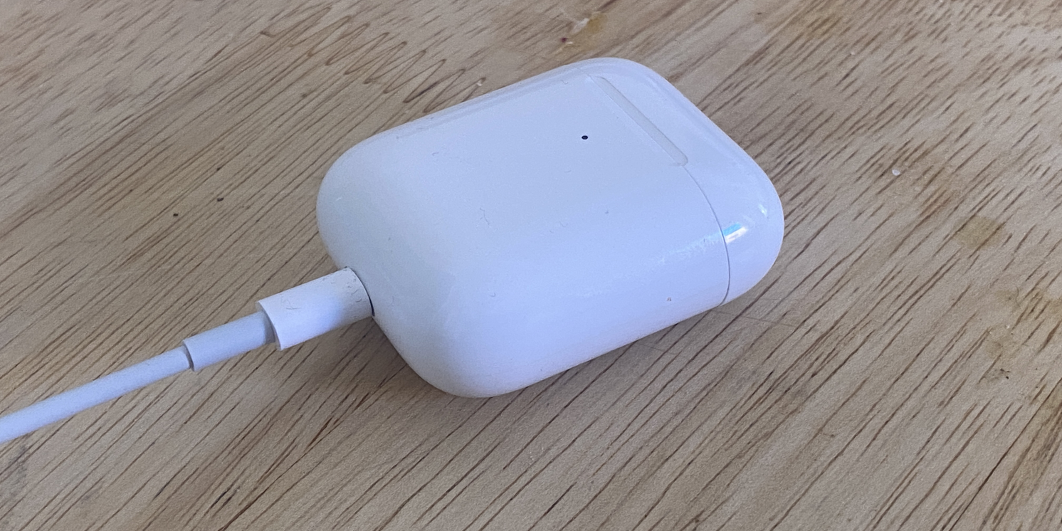Apple AirPods charging