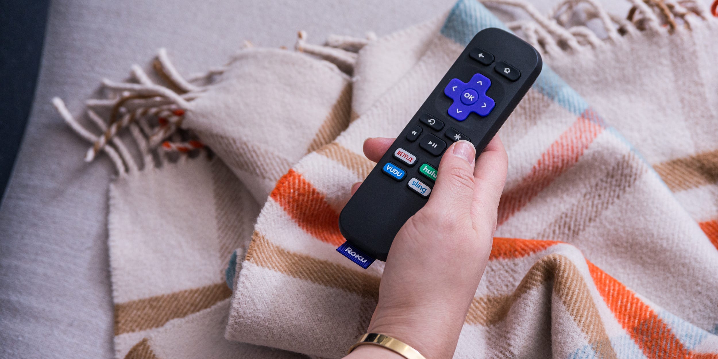 roku remote w/hand