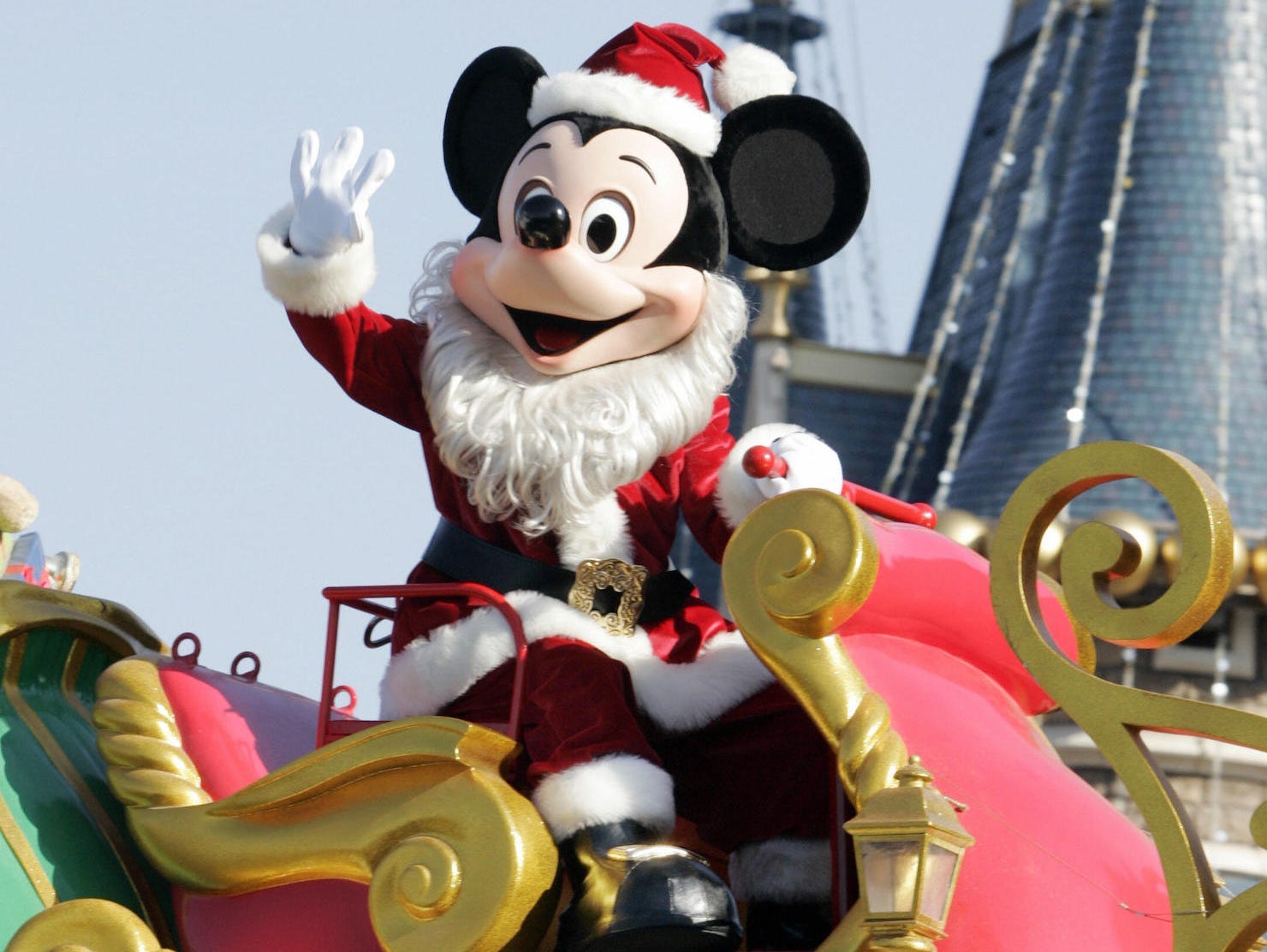 Mickey Mouse dressed as Santa Claus at Tokyo Disneyland in 2007.