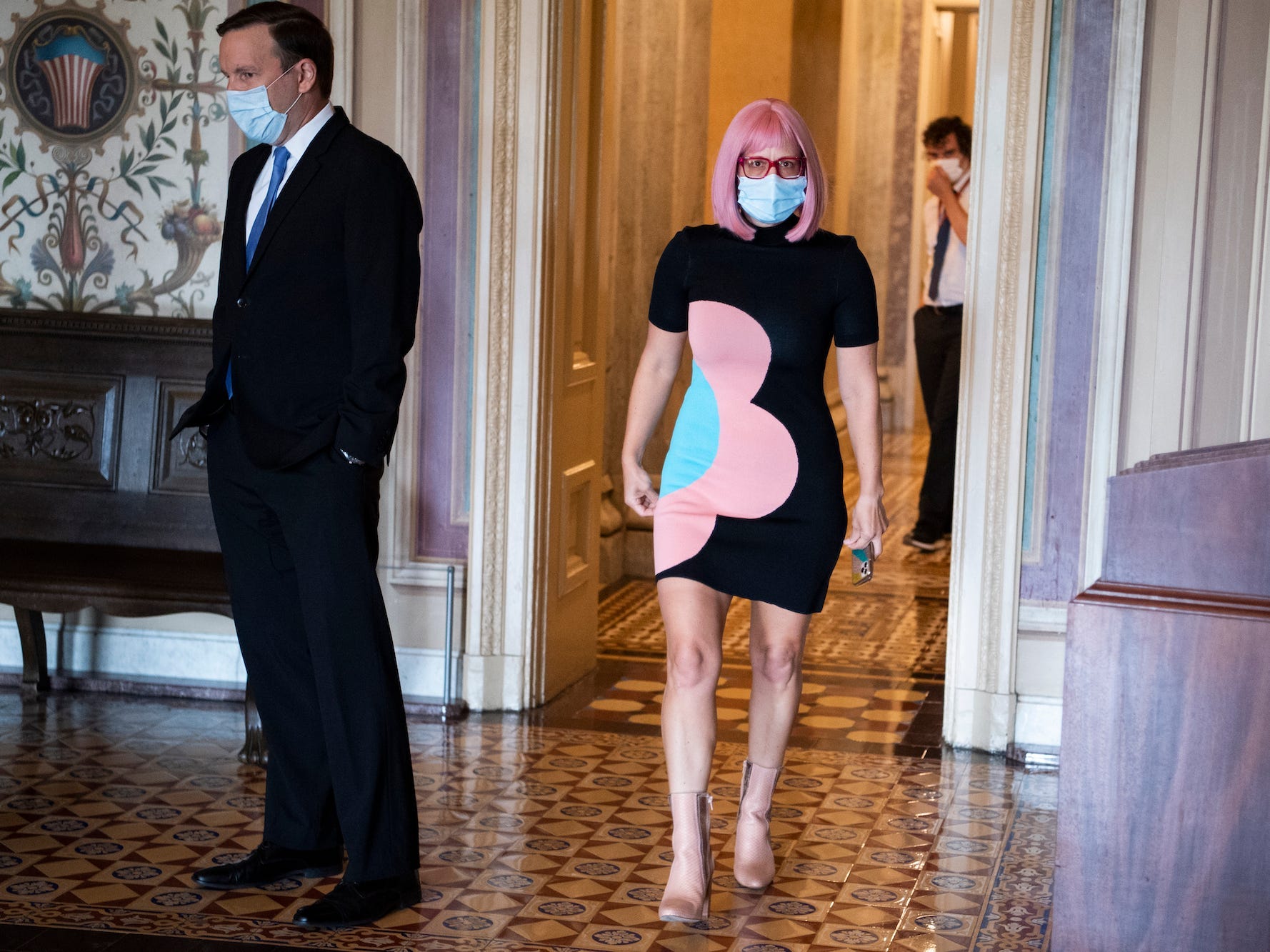 Sen. Kyrsten Sinema wearing a pink wig at the US Senate on June 17, 2020.