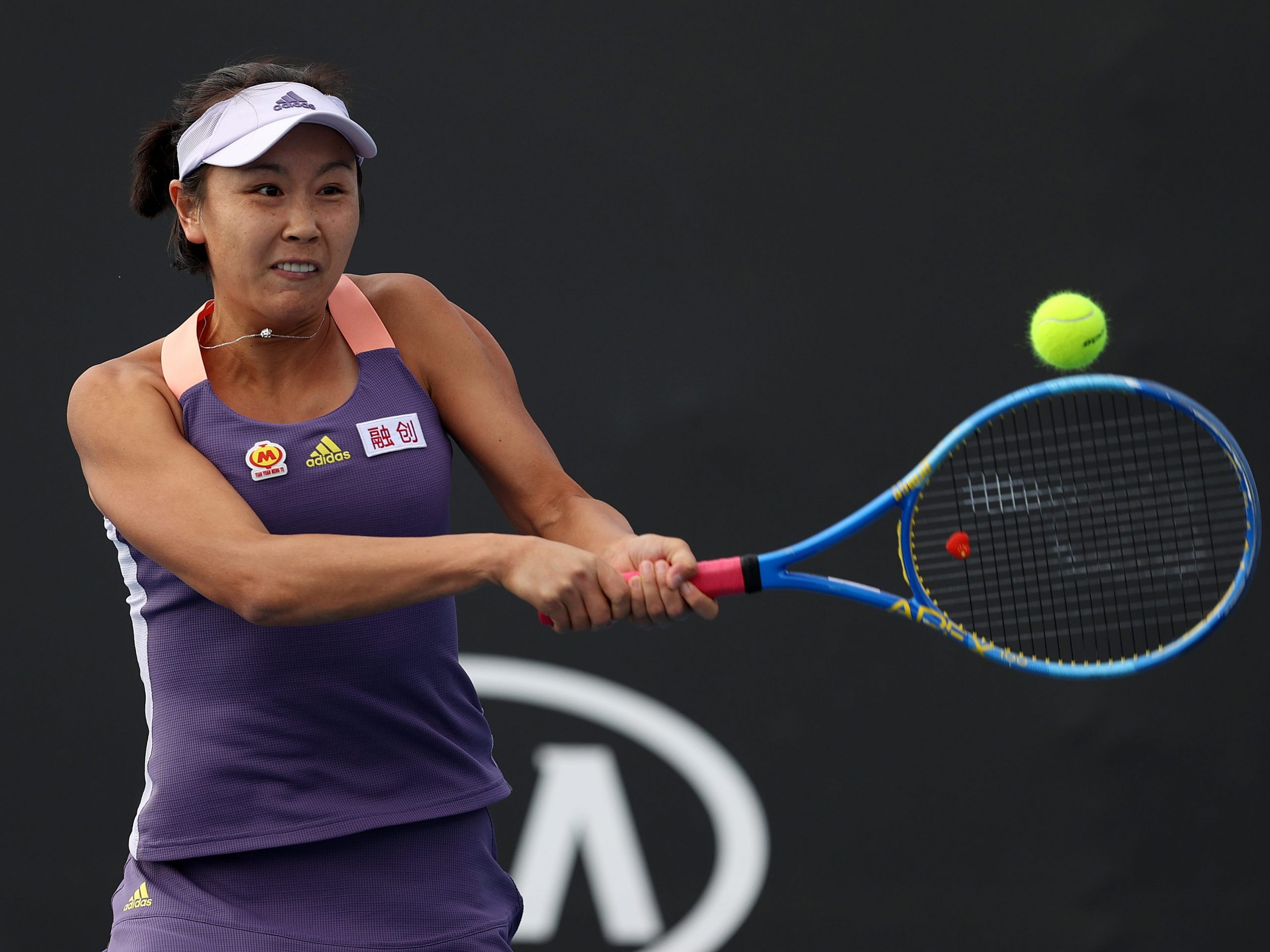 peng shuai playing tennis