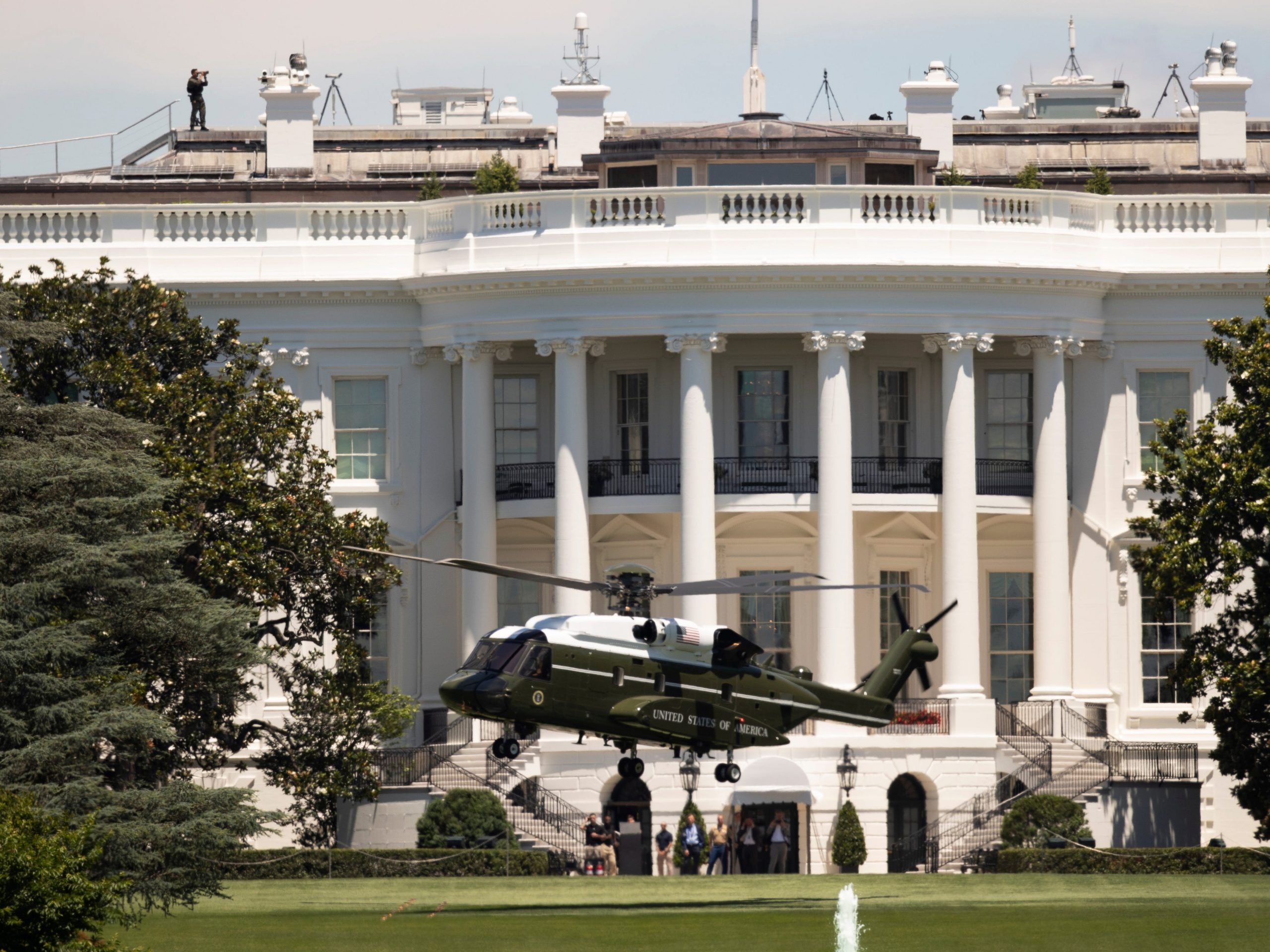 Biden's First Flight On The $217 Million Presidential Helicopter Was ...