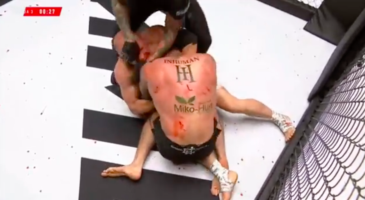 The new bite fight took place at a Polish MMA event.