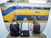 Reizigers op station Arnhem