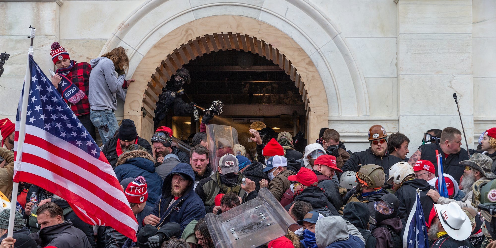 Capitol police use tear gas on Trump mob on January 6