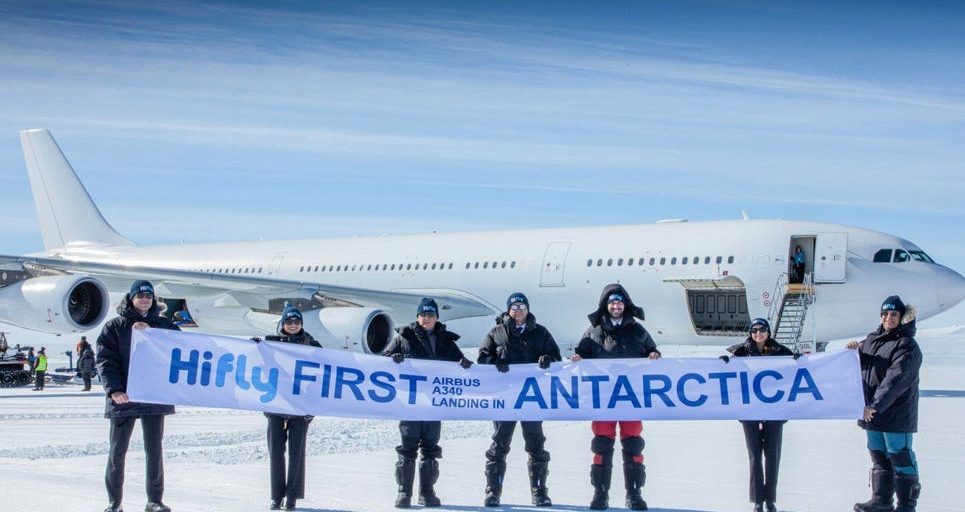 De eerste Airbus die is geland op Antarctica.