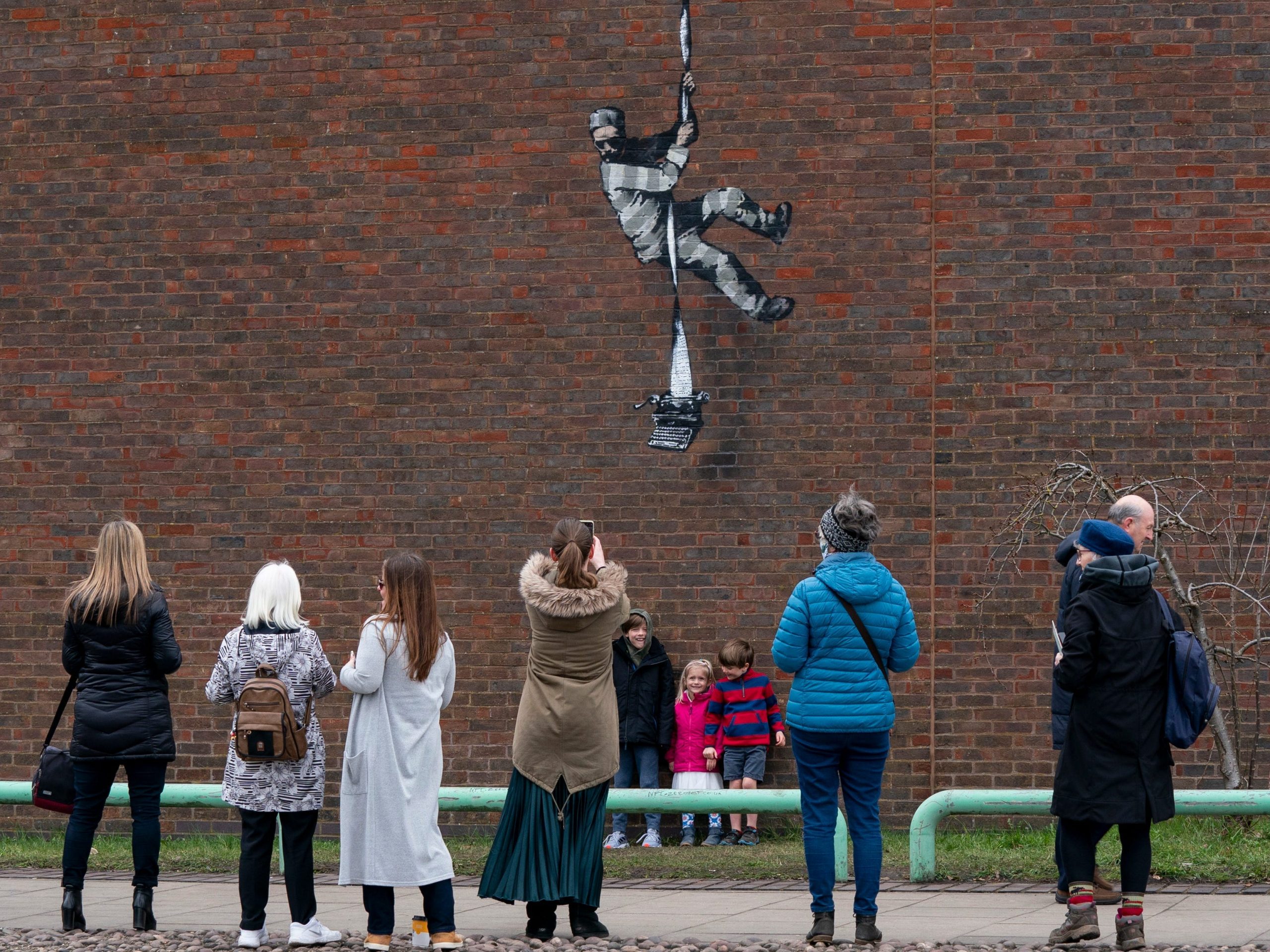 banksy prison mural