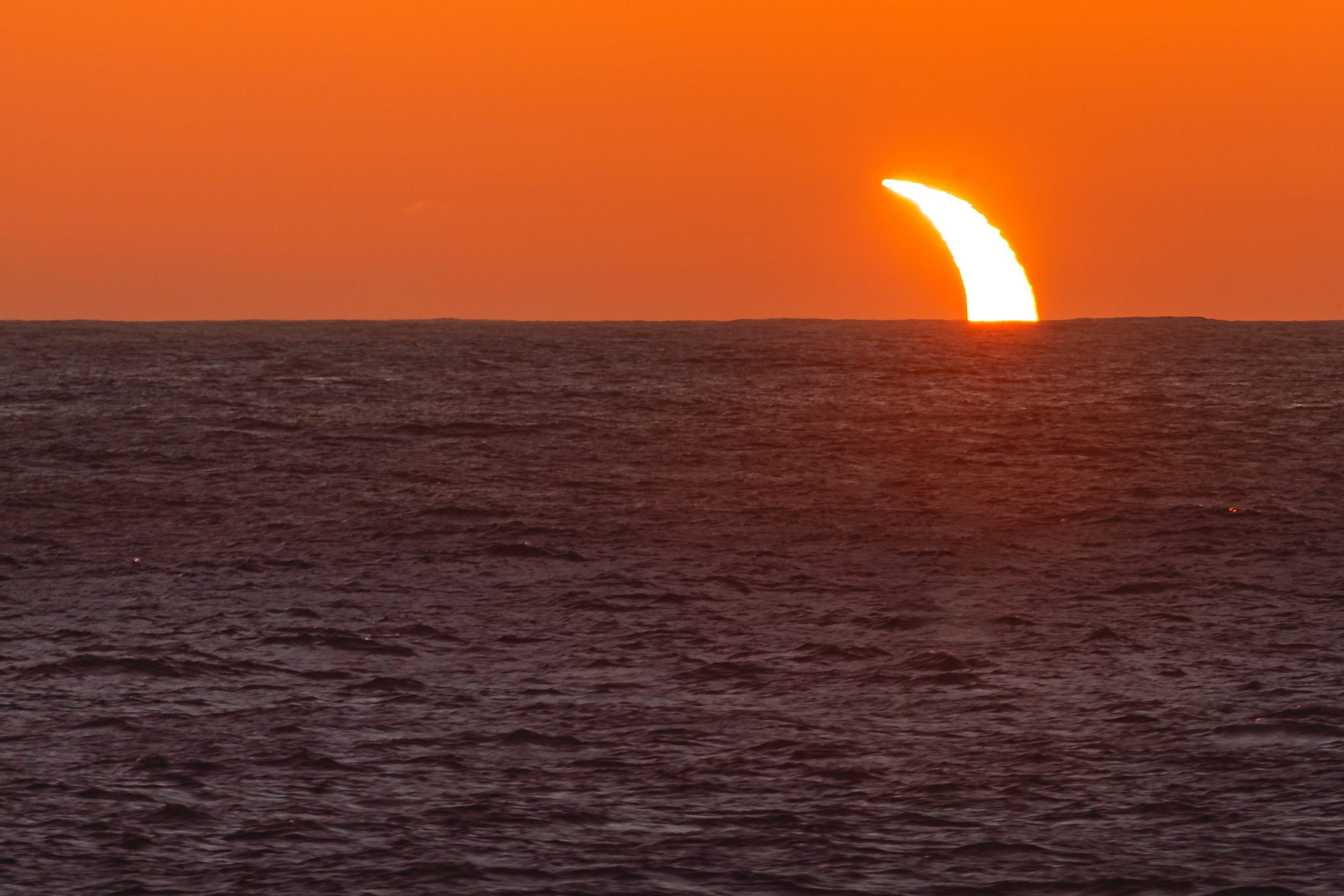 Mesmerizing Photos Of This Years Only Total Solar Eclipse Show A Rare