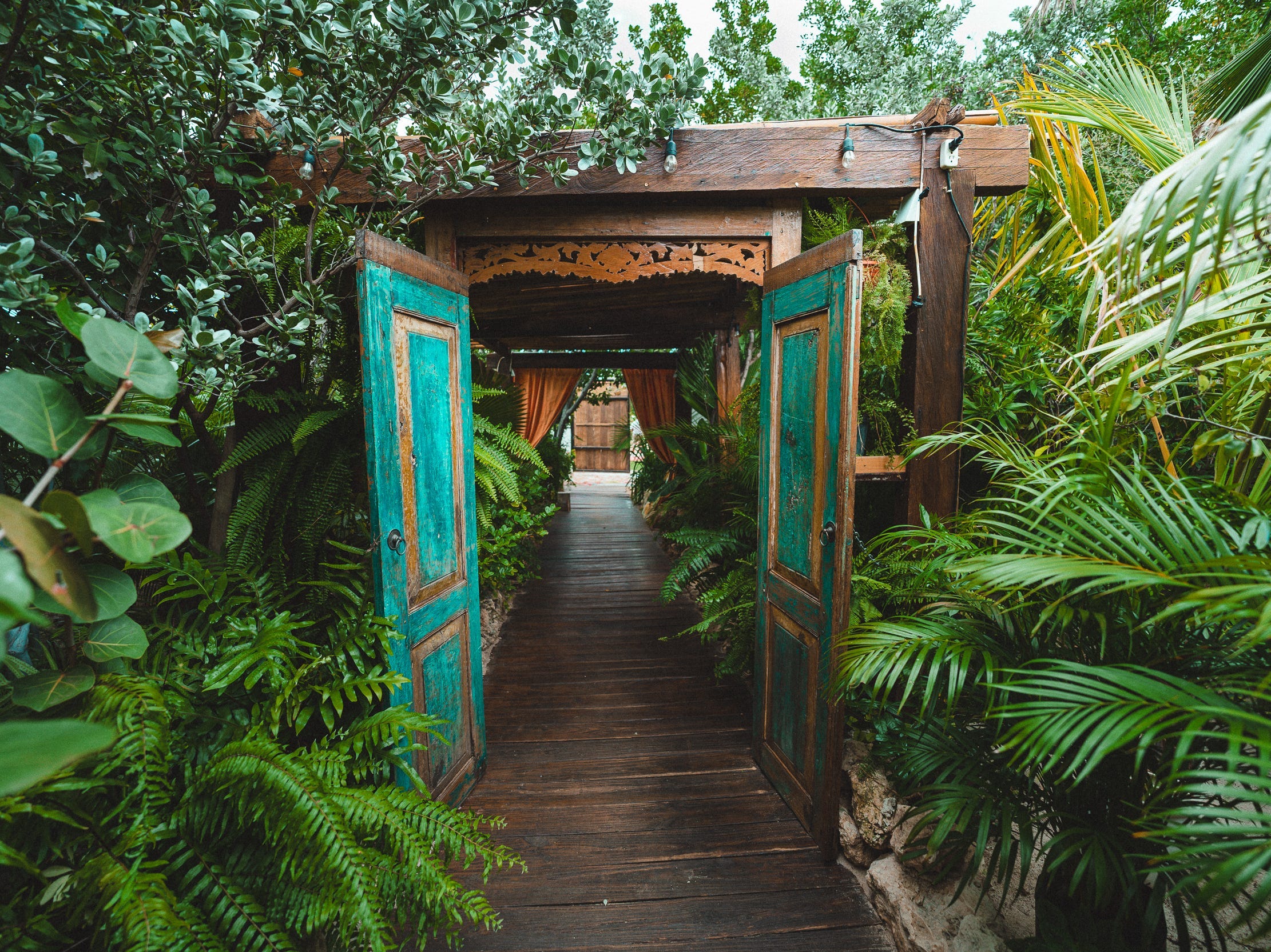 A door leading into a hotel in Aruba